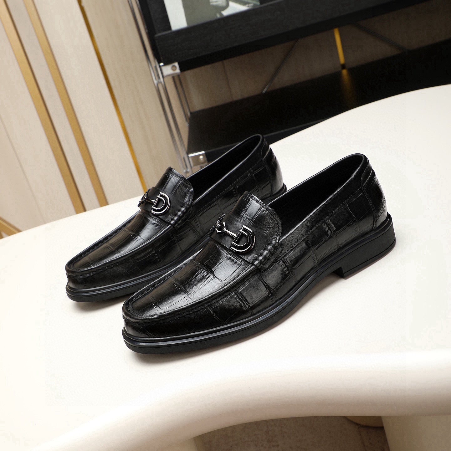 GG Men's Loafer Black Embossed Cowhide 525165