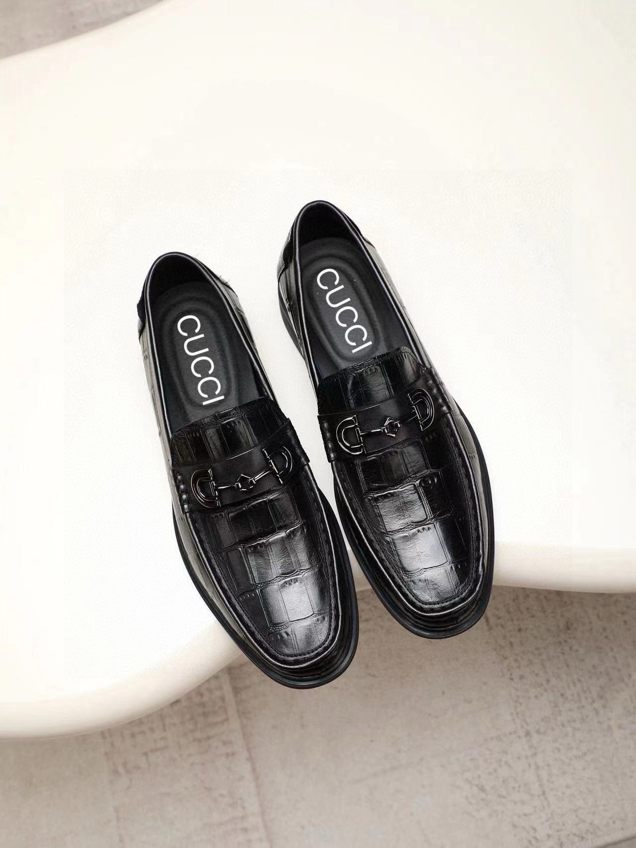 GG Men's Loafer Black Embossed Cowhide 525165