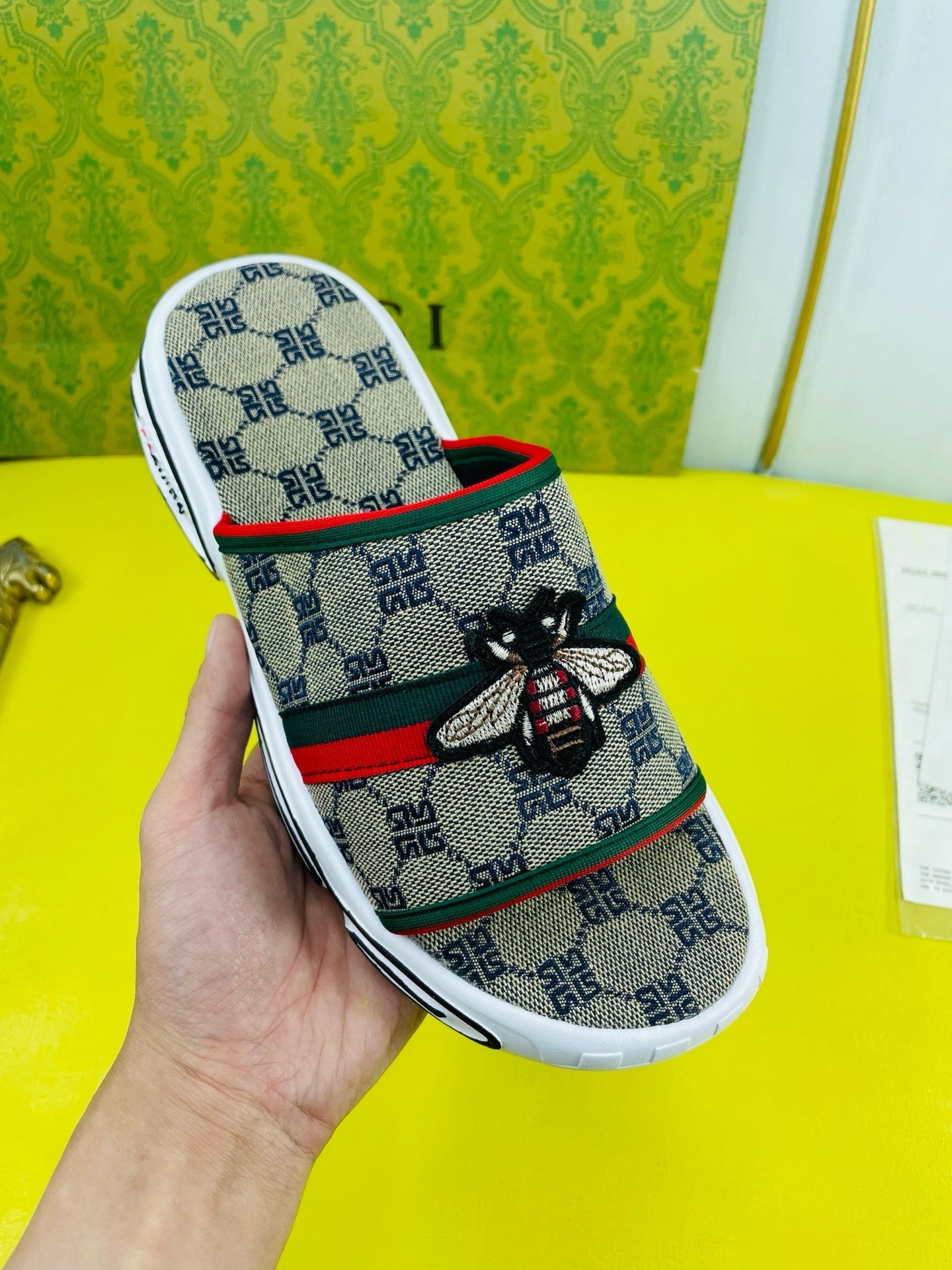 GG Men's Bee Slide Brown Gingham Fabric 538693