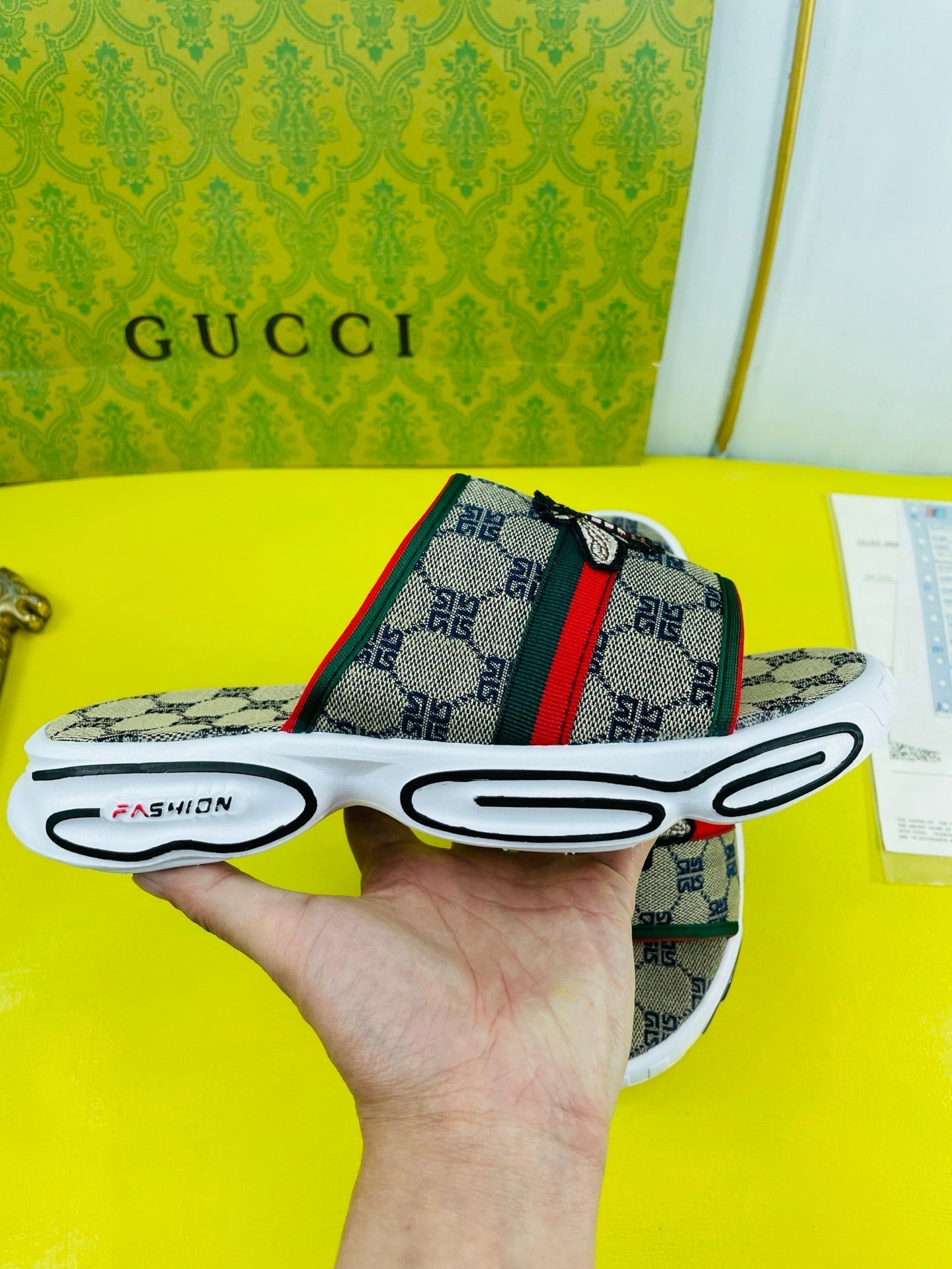 GG Men's Bee Slide Brown Gingham Fabric 538693