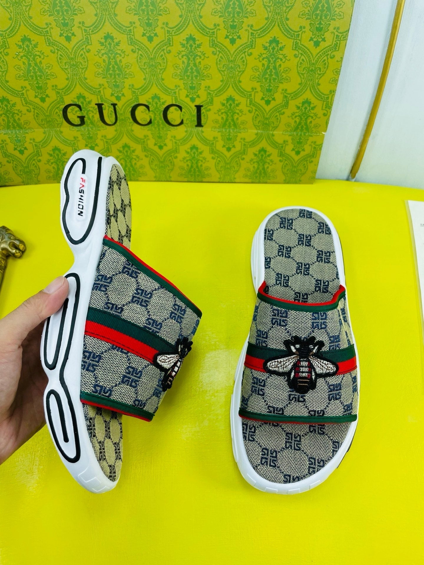 GG Men's Bee Slide Brown Gingham Fabric 538693