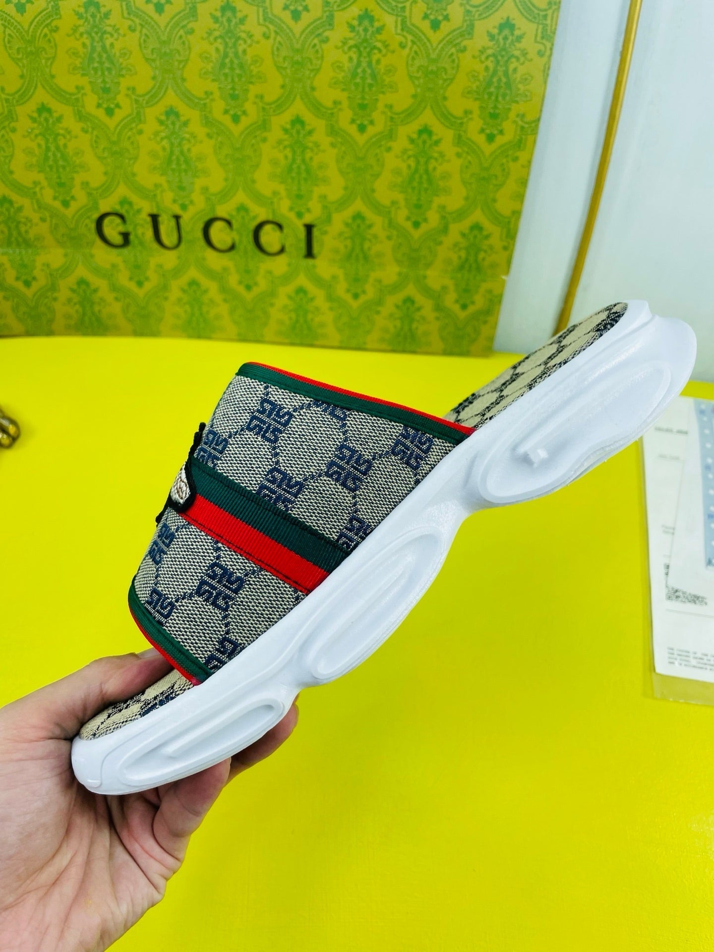 GG Men's Bee Slide Brown Gingham Fabric 538693