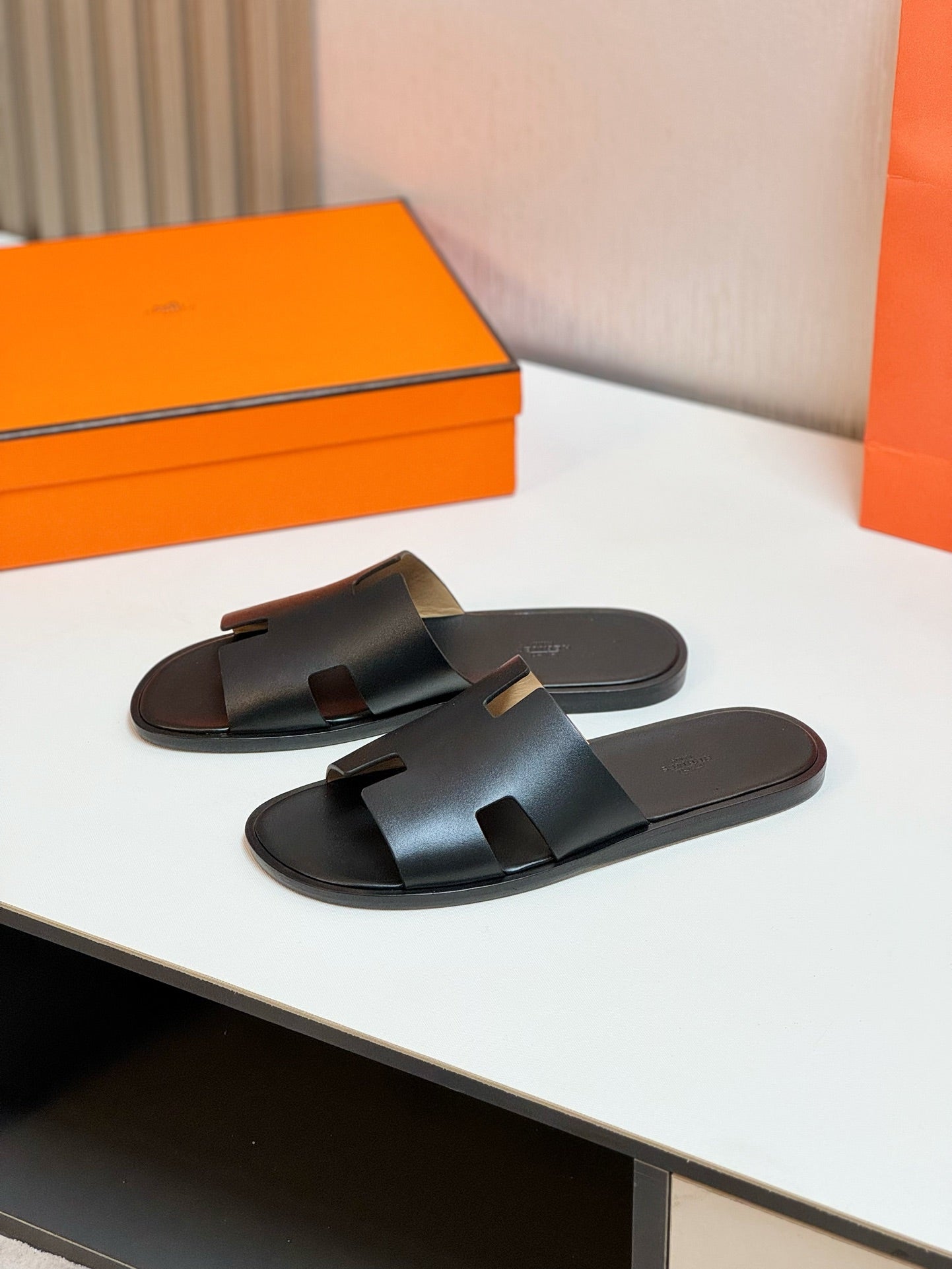 HM Men's Izmir Slide Black Cowhide 609771