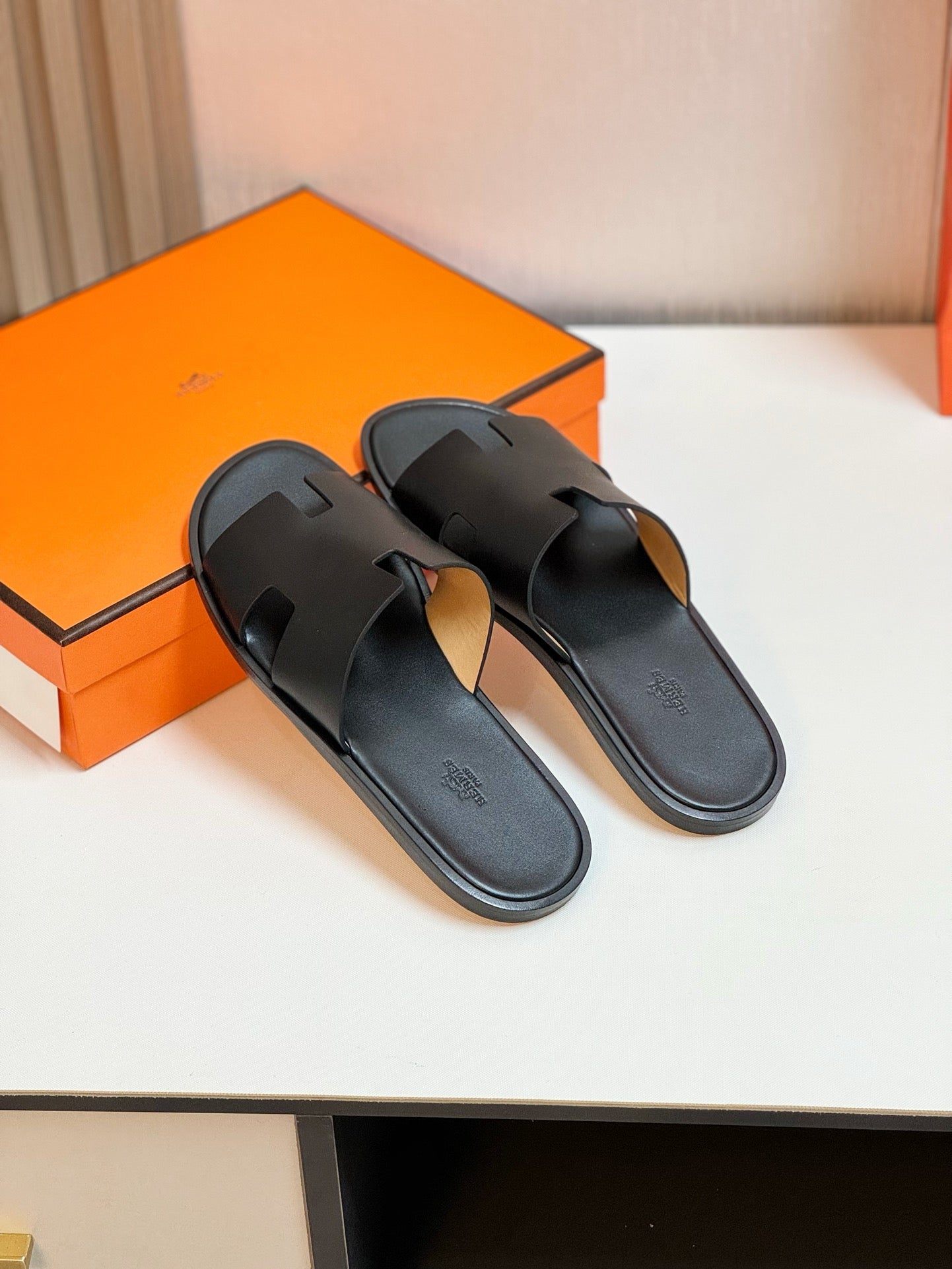 HM Men's Izmir Slide Black Cowhide 609771