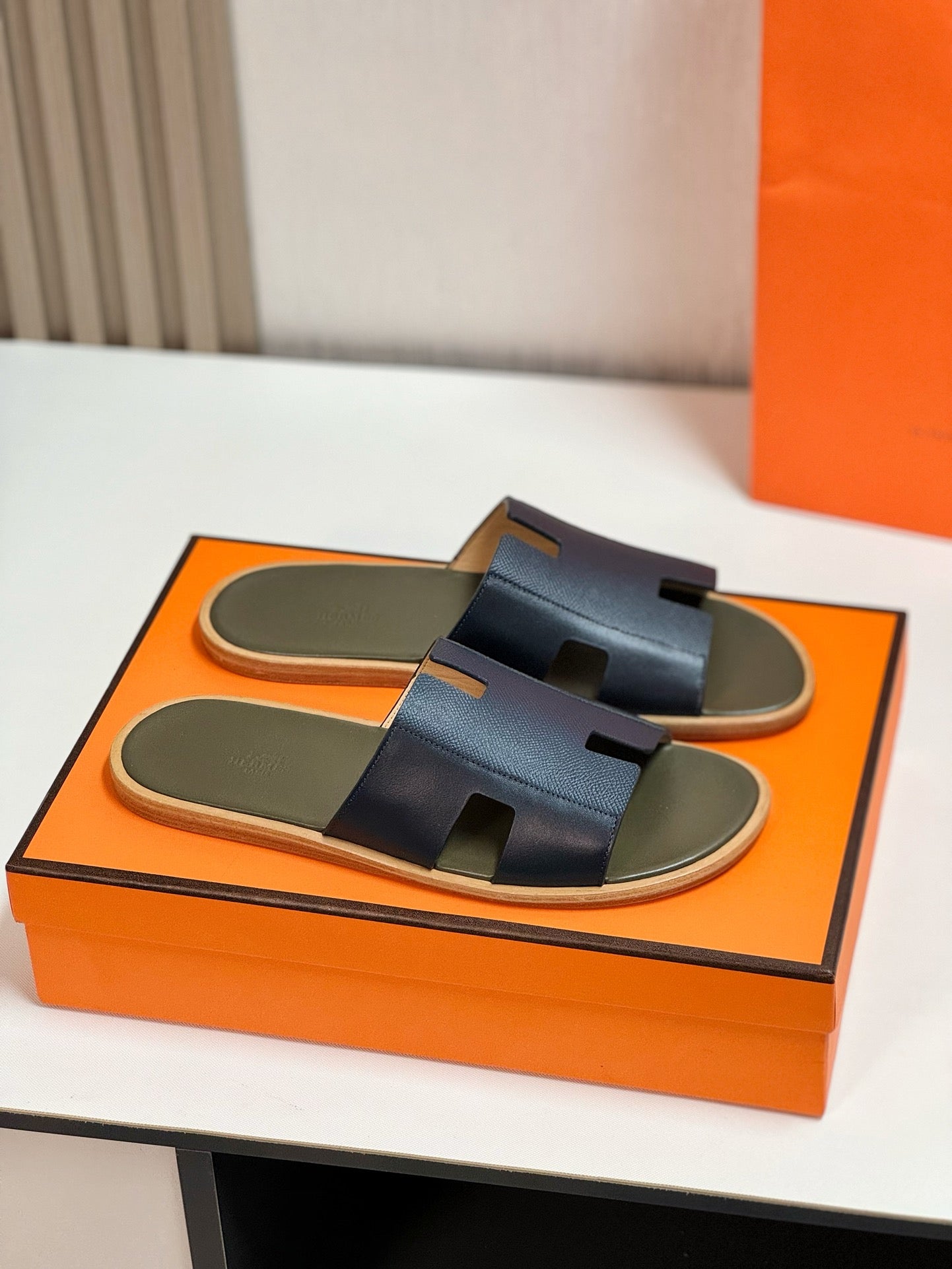 IZMIR SANDAL MOSS MIX BRIGHT NAVY LAMBSKIN