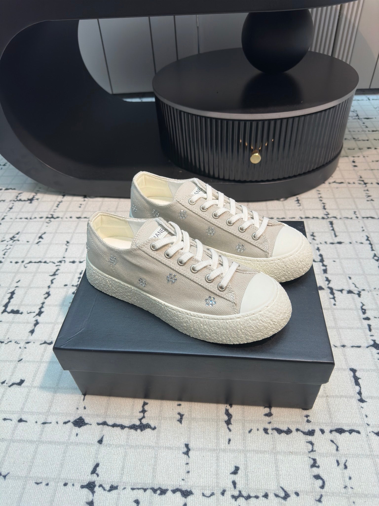 CC Low Sneaker 30mm Light Beige Mix White With Small Flowers Cavas Fabric