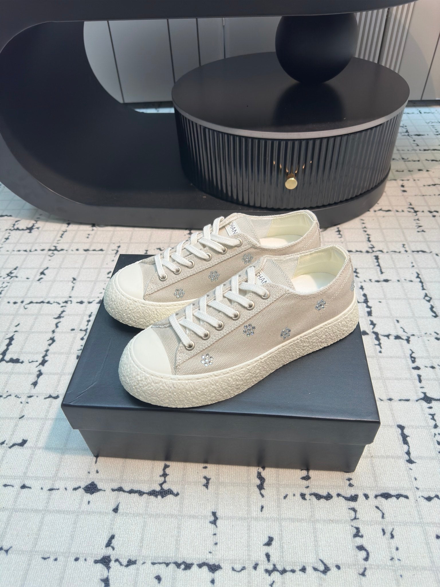 CC Low Sneaker 30mm Light Beige Mix White With Small Flowers Cavas Fabric