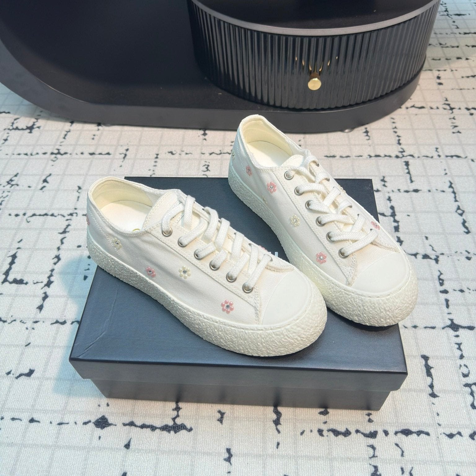 CC Low Sneaker 30mm White With Small Flowers Cavas Fabric