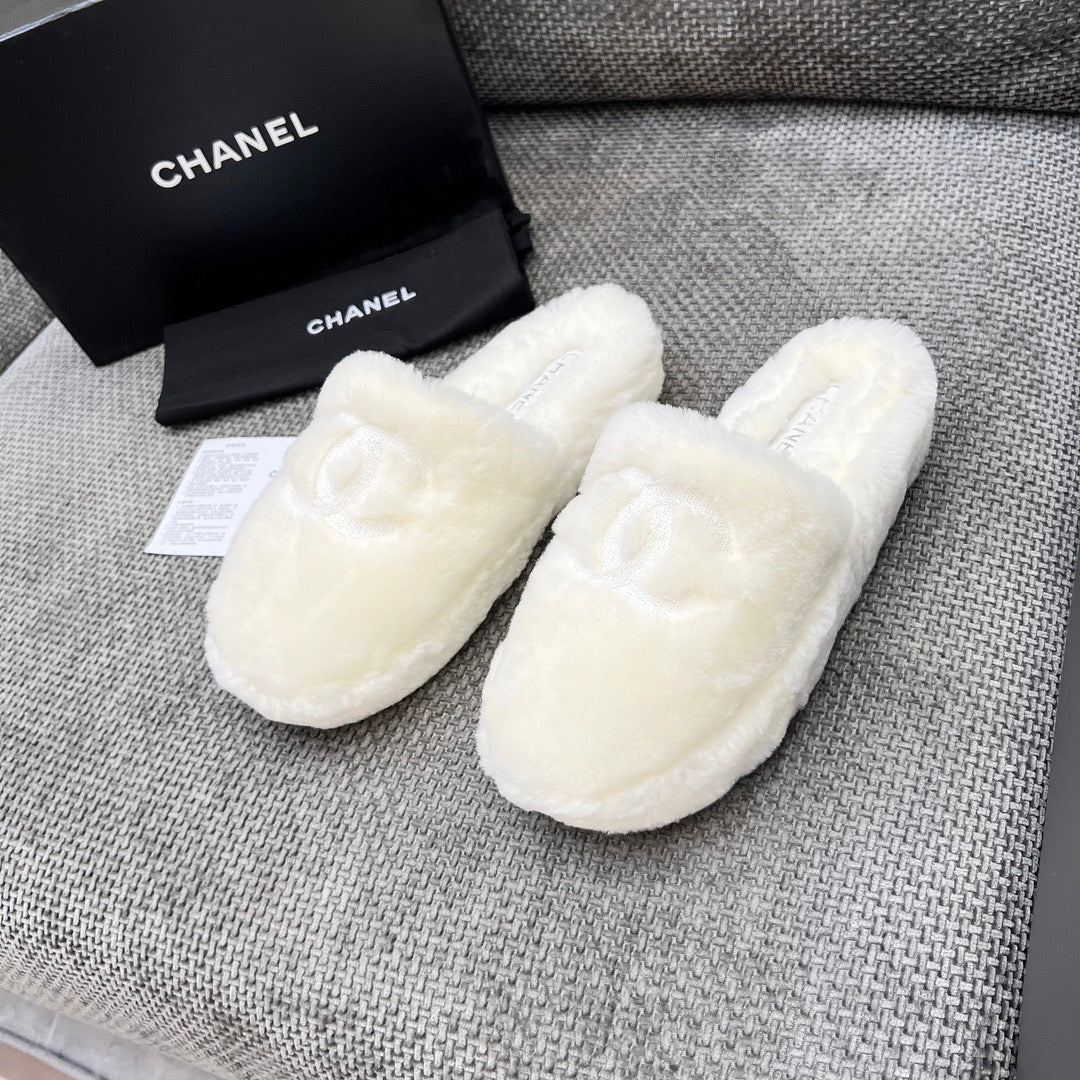 CC Slippers White Fleece
