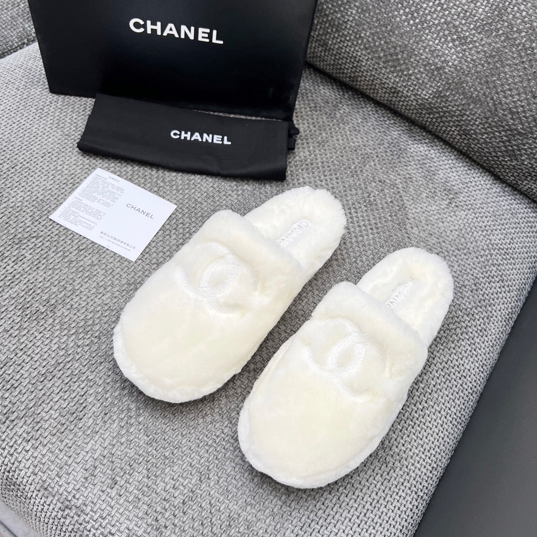 CC Slippers White Fleece