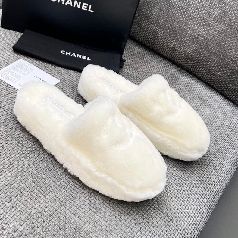 CC Slippers White Fleece
