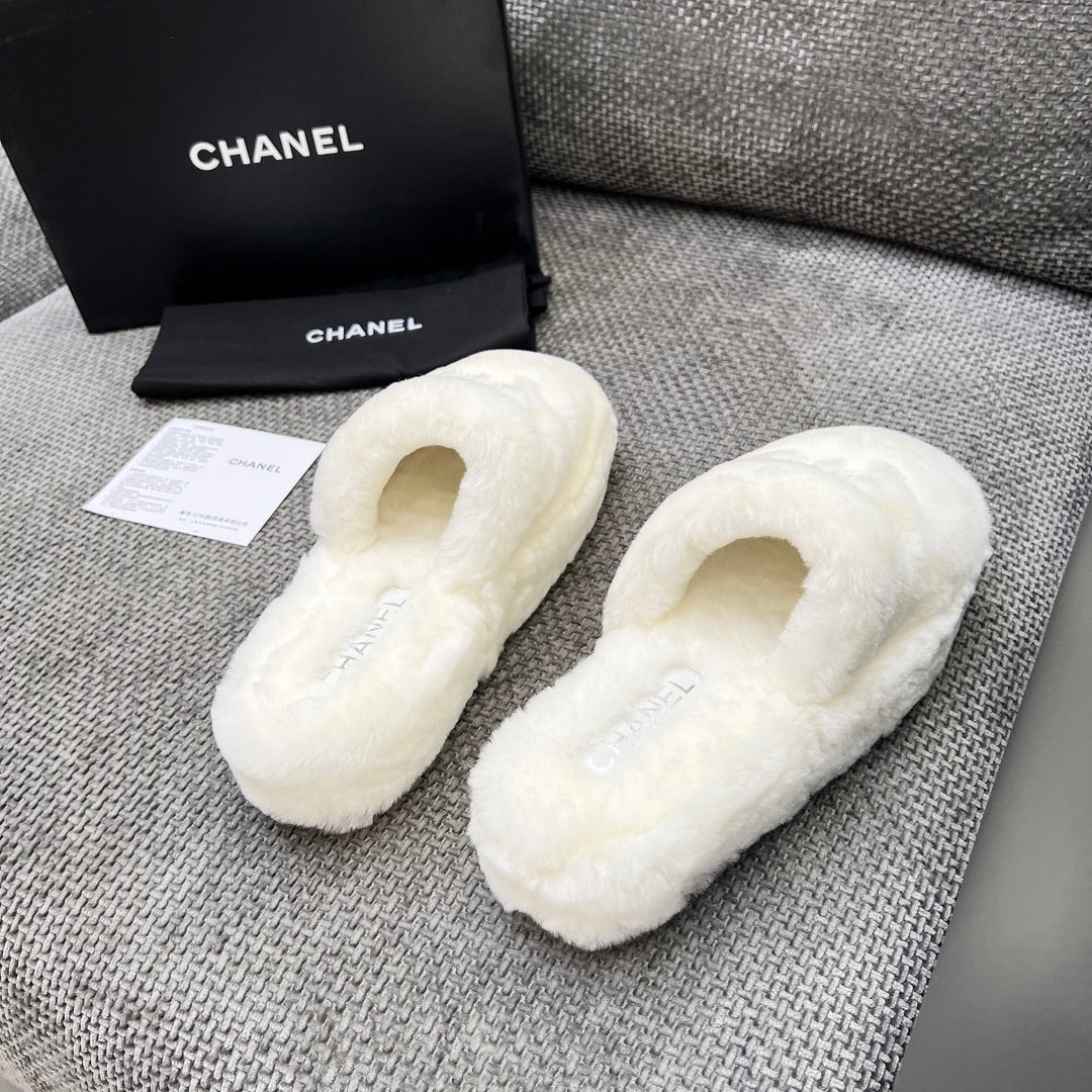 CC Slippers White Fleece