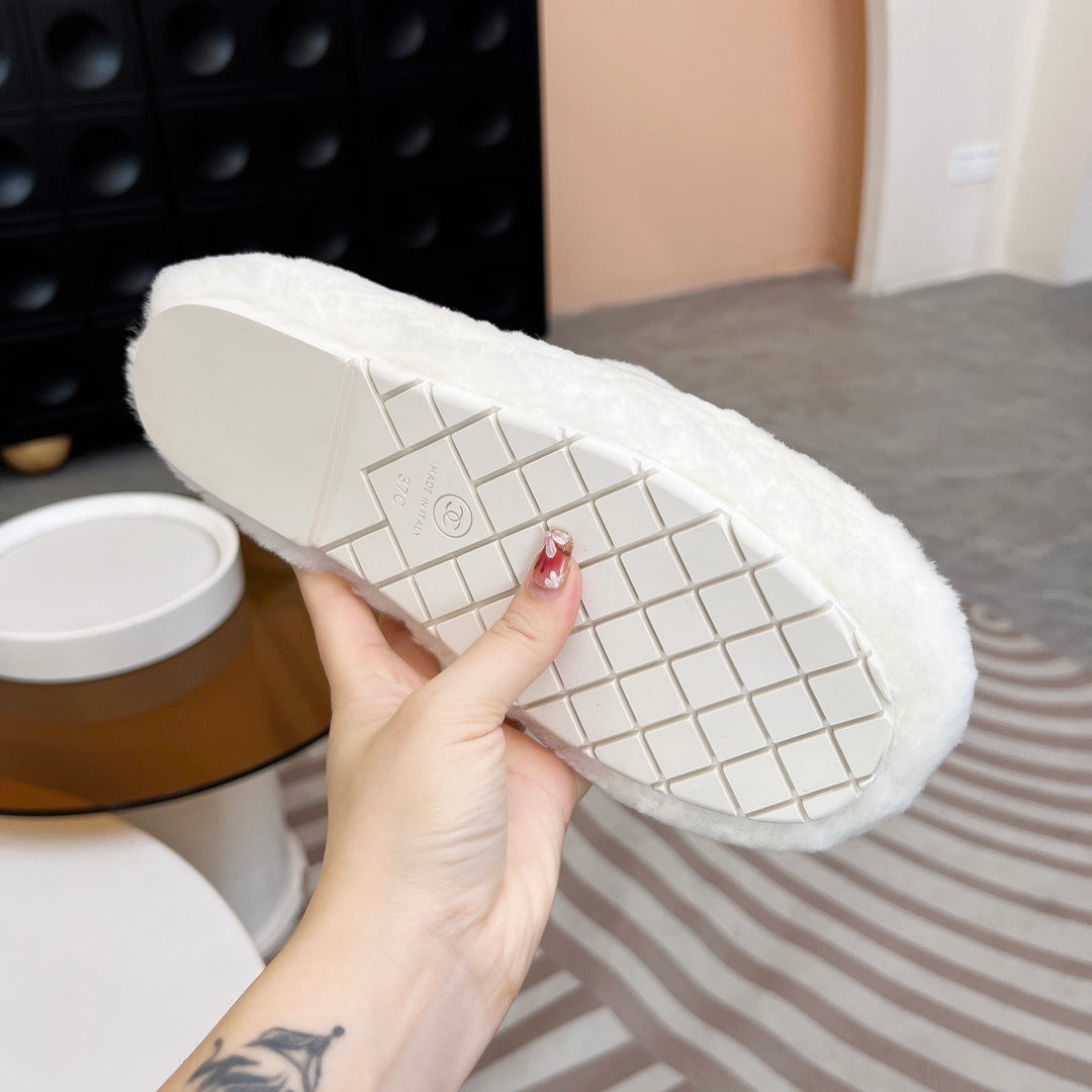 CC Slippers White Fleece