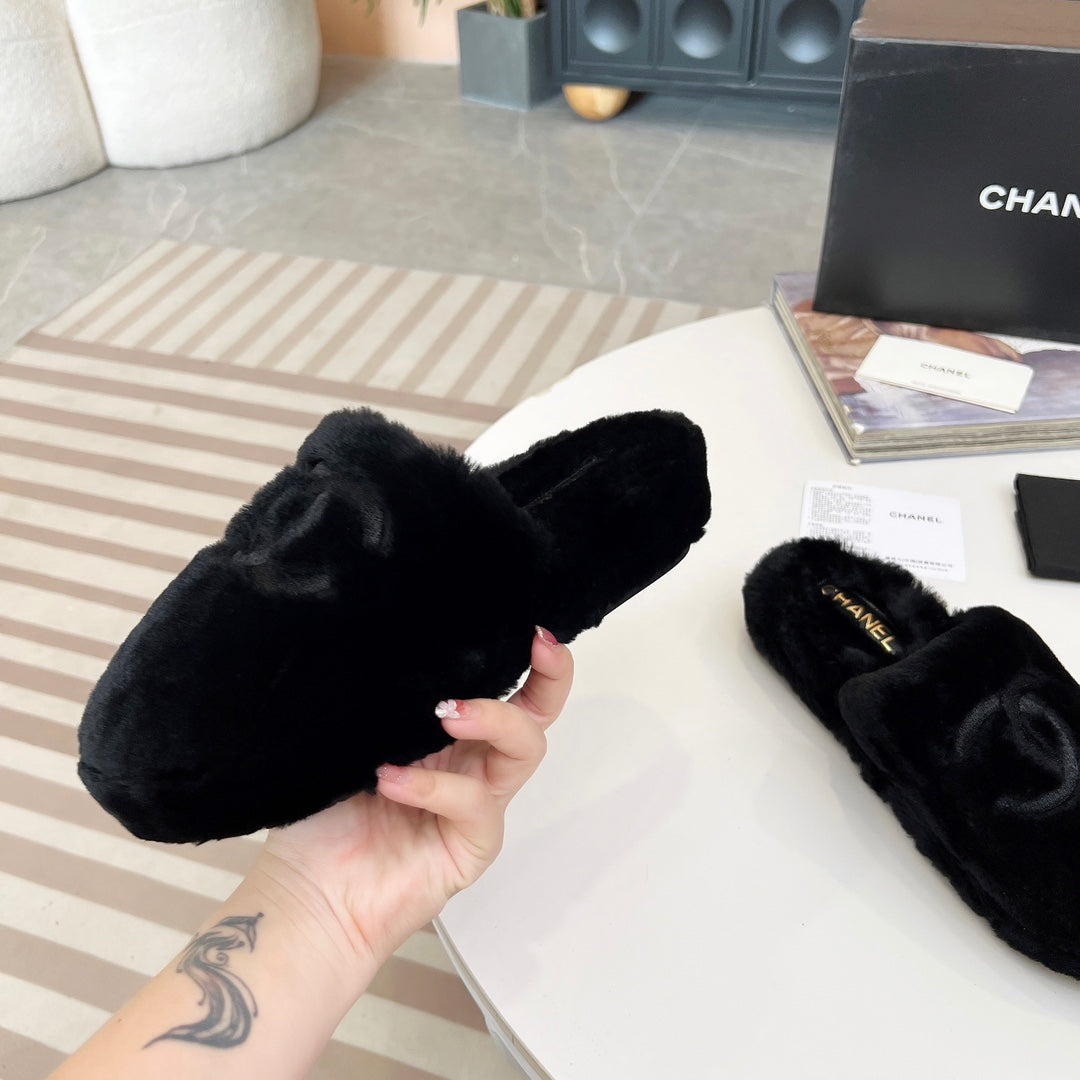 CC Slippers Black Fleece