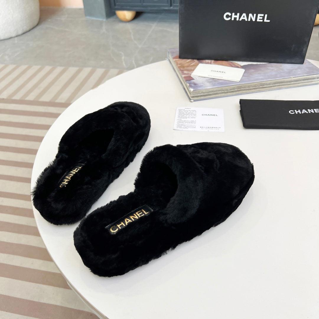 CC Slippers Black Fleece
