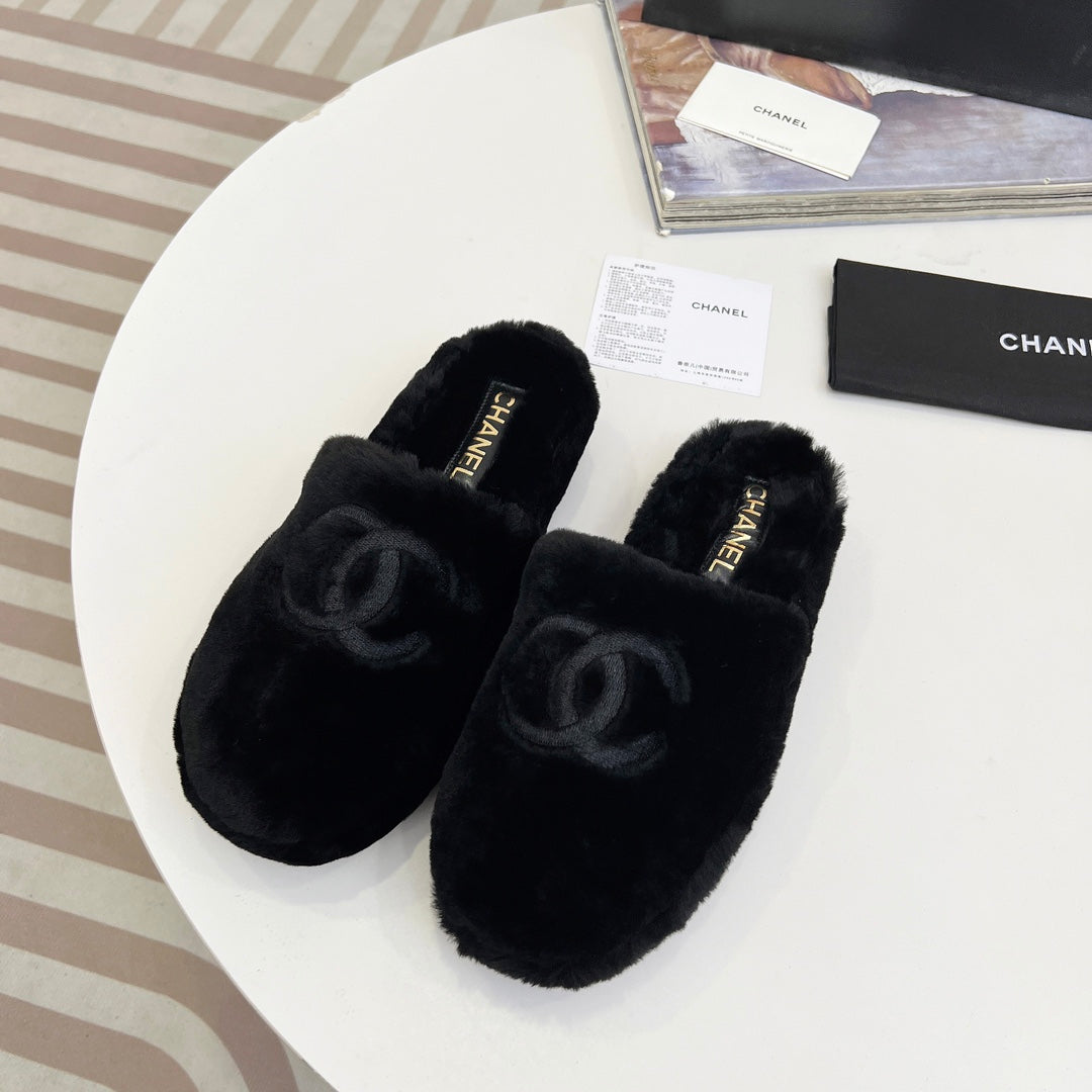 CC Slippers Black Fleece