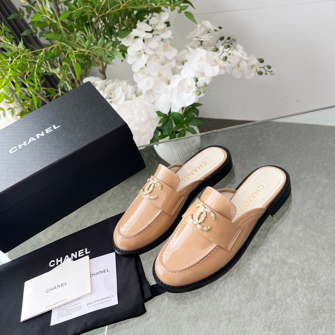 CC 25 Mule Beige Patent Calfskin Gold Double C