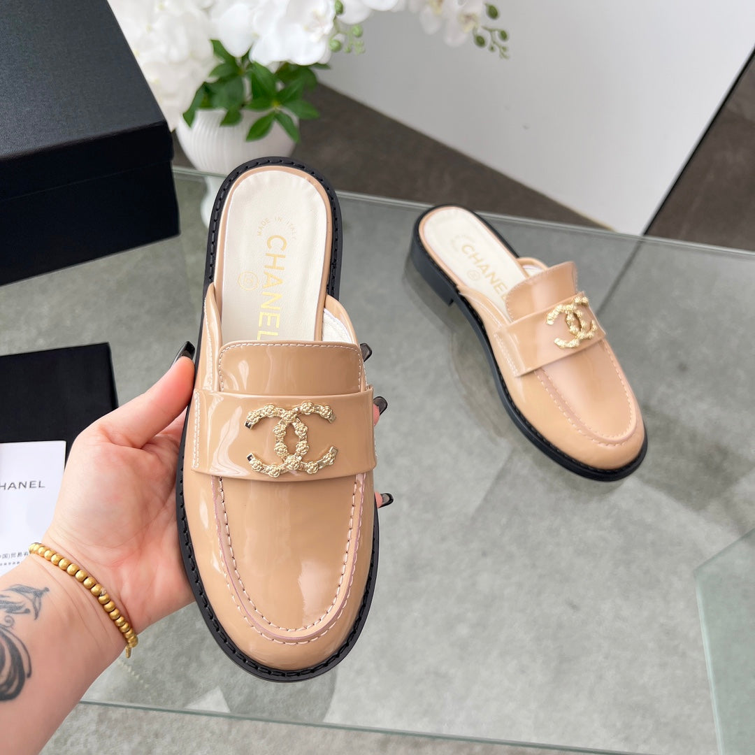 CC 25 Mule Beige Patent Calfskin Gold Double C