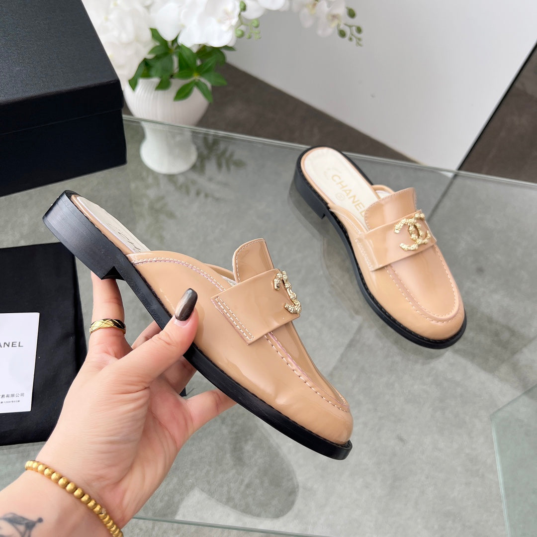 CC 25 Mule Beige Patent Calfskin Gold Double C