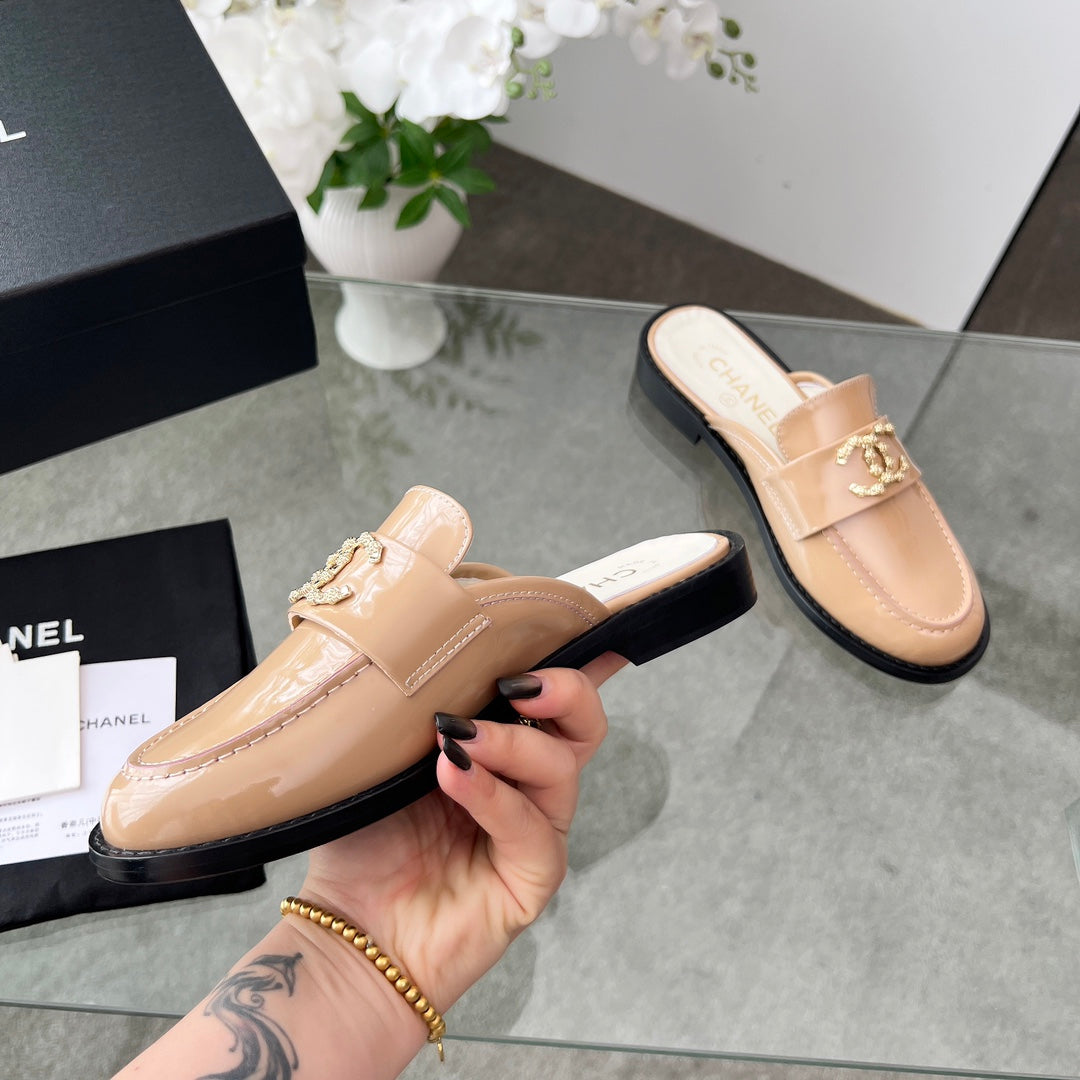 CC 25 Mule Beige Patent Calfskin Gold Double C