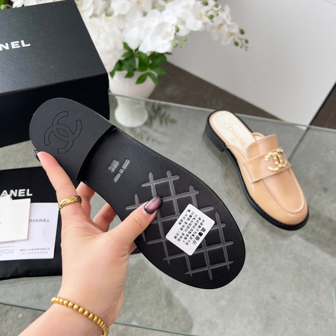 CC 25 Mule Beige Patent Calfskin Gold Double C