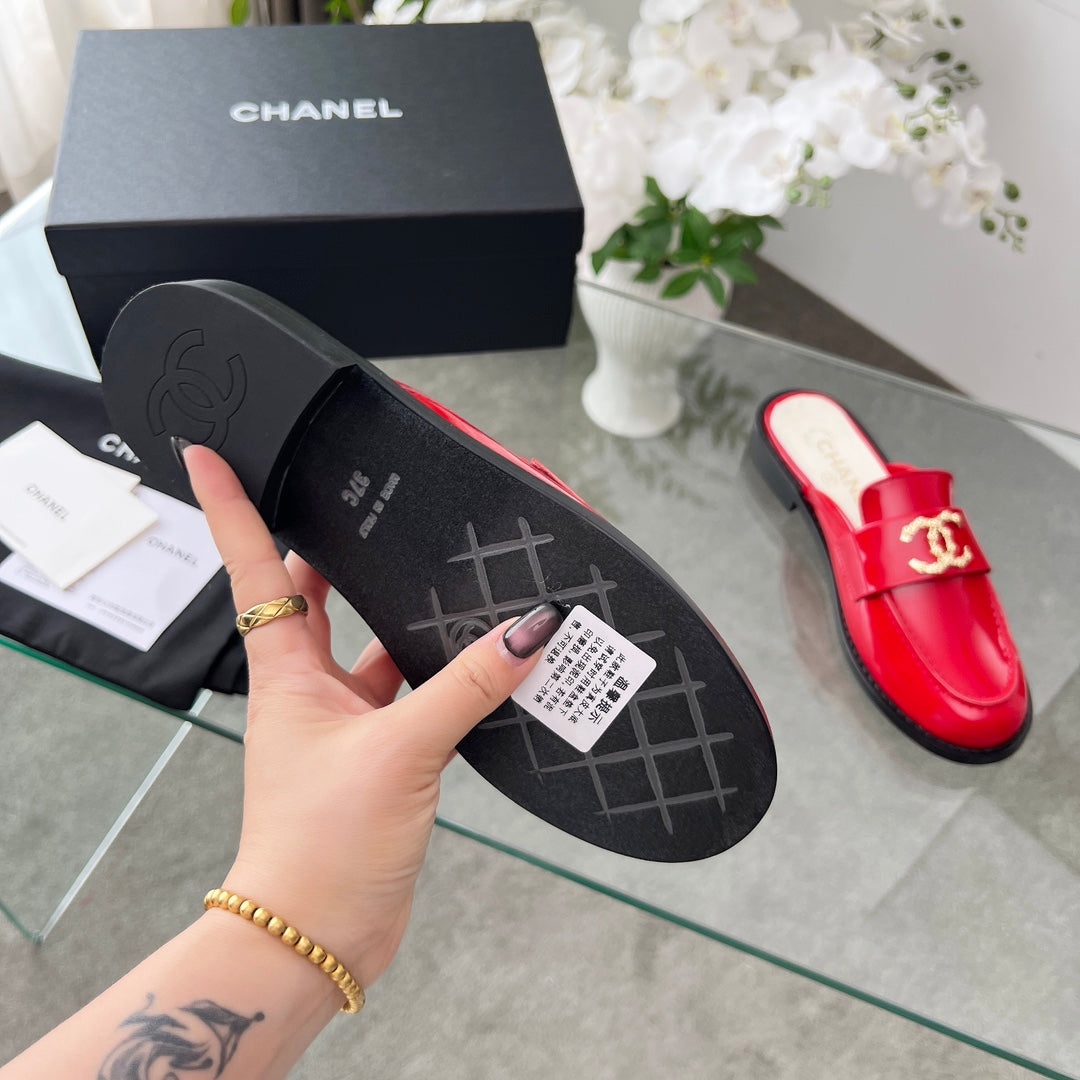 CC 25 Mule Red Patent Calfskin Gold Double C