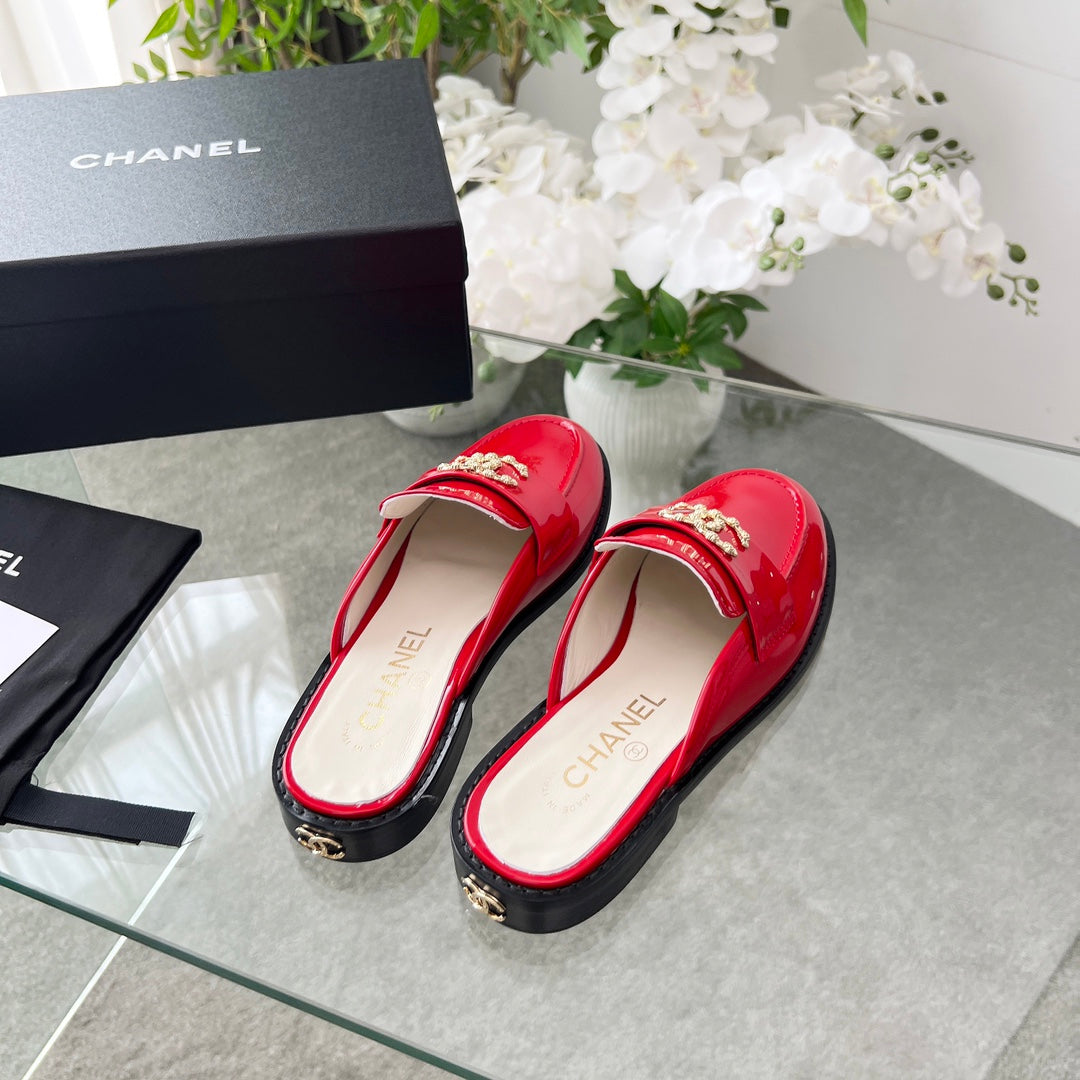 CC 25 Mule Red Patent Calfskin Gold Double C