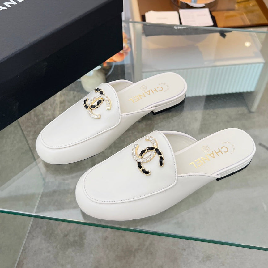 CC 25 Mule White Calfskin Large Double C Logo