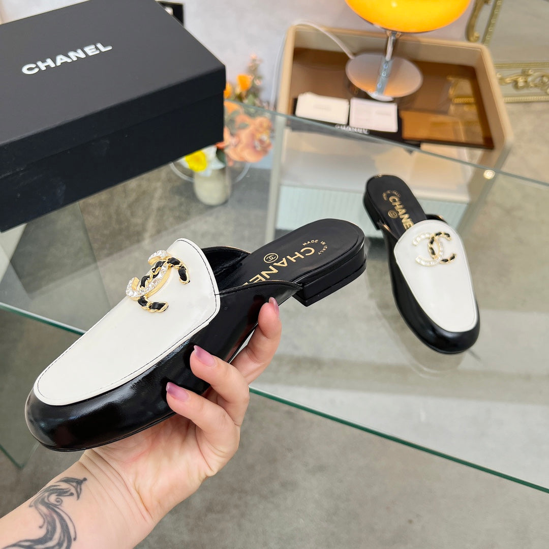 CC 25 Mule Black White Calfskin Large Double C Logo