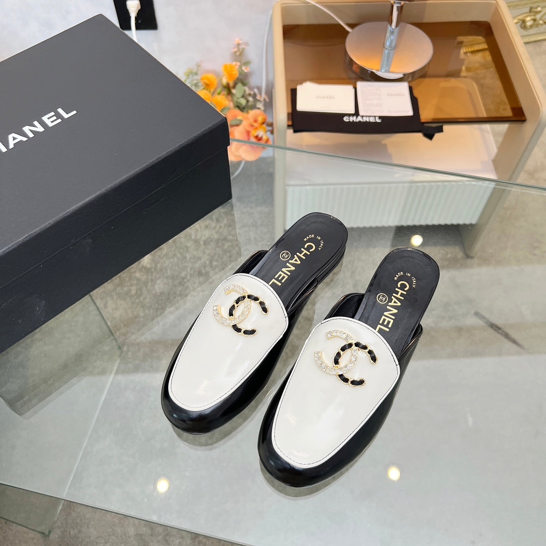 CC 25 Mule Black White Calfskin Large Double C Logo