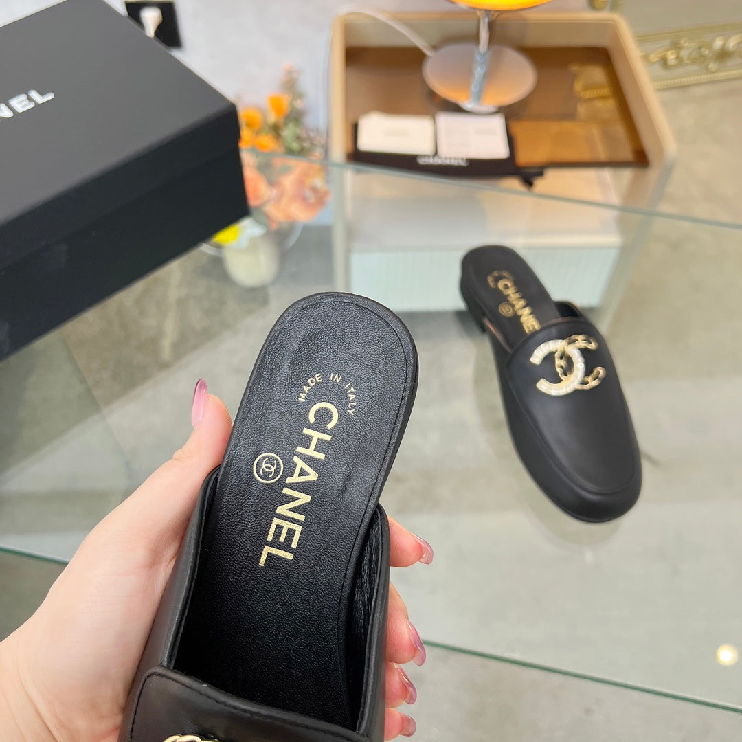 CC 25 Mule Black Calfskin Large Double C Logo