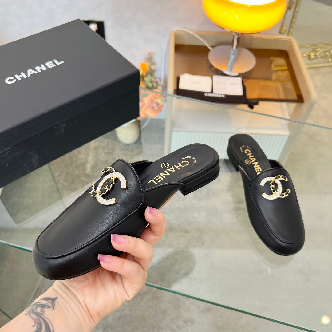 CC 25 Mule Black Calfskin Large Double C Logo