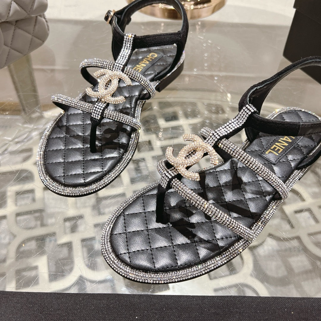 CC 25C Thong Sandal Black with White Sheepskin 213340