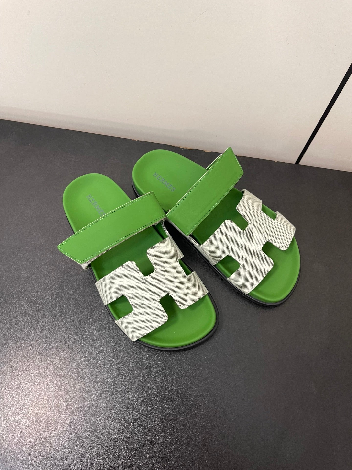 CHYPRE SANDAL GREEN MIX CREAM CALFSKIN