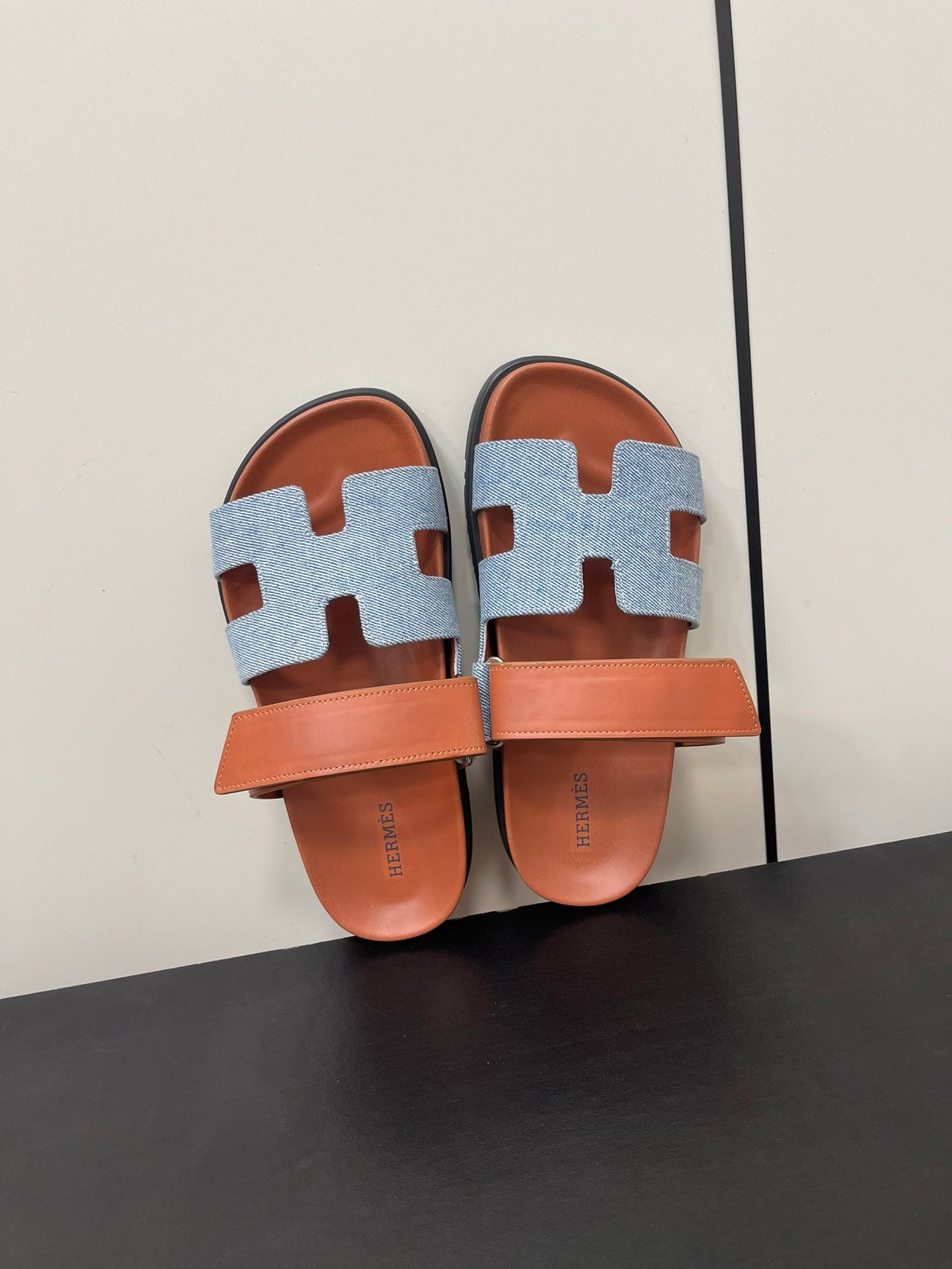 CHYPRE SANDAL ORANGE MIX SKY CALFSKIN