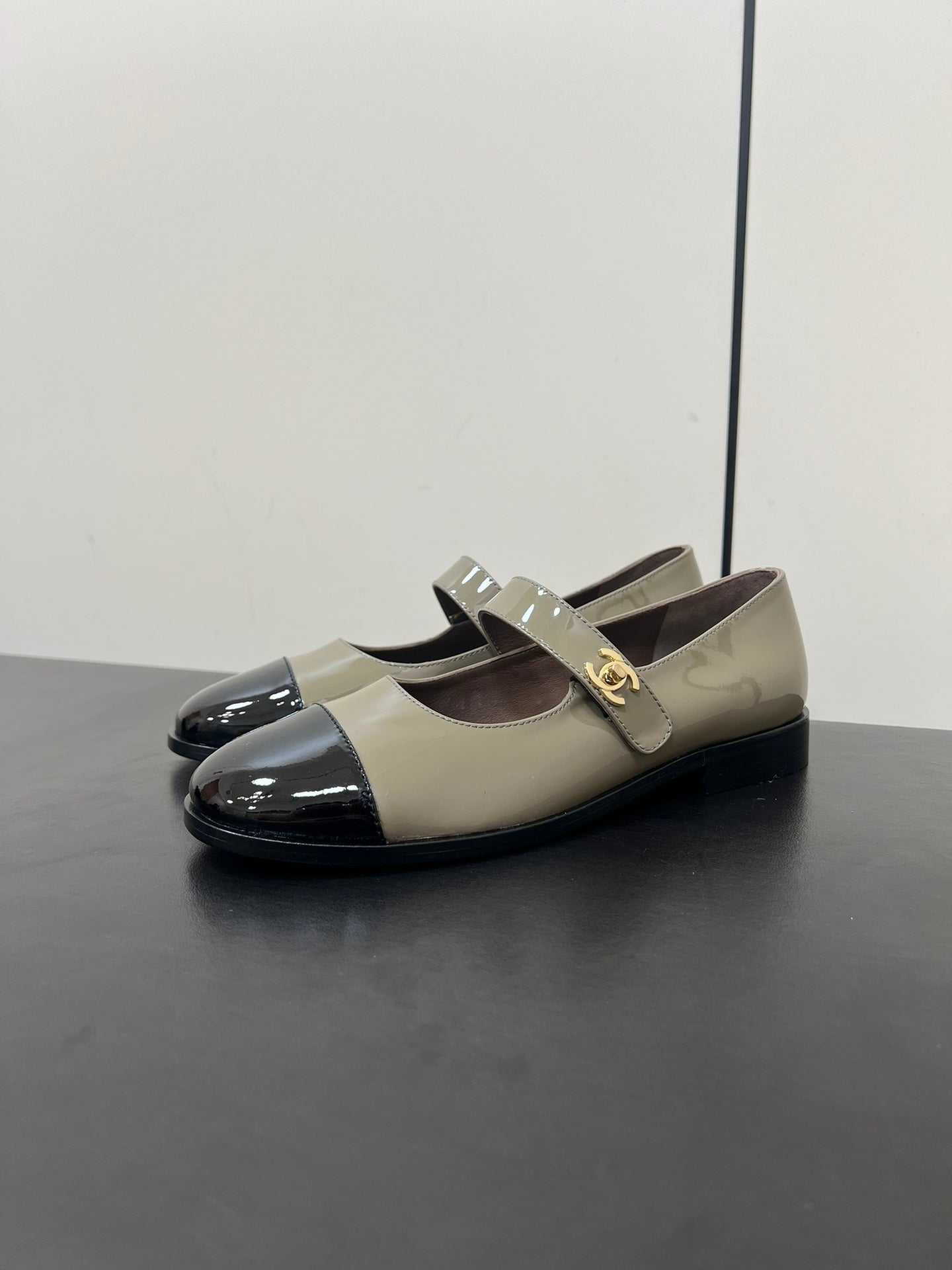 Mary Jane Flat Olive Black Patent Calfskin
