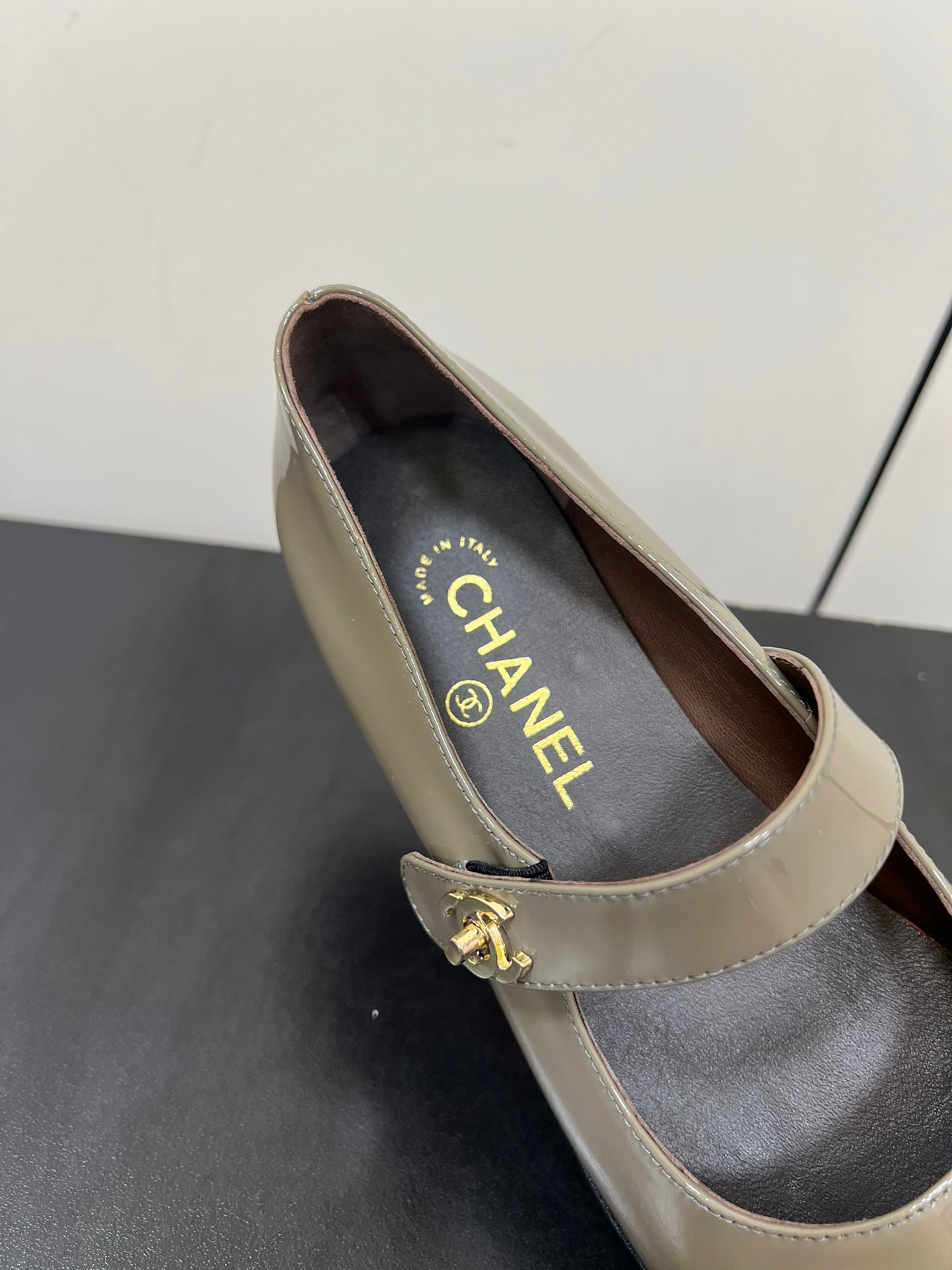 Mary Jane Flat Olive Black Patent Calfskin