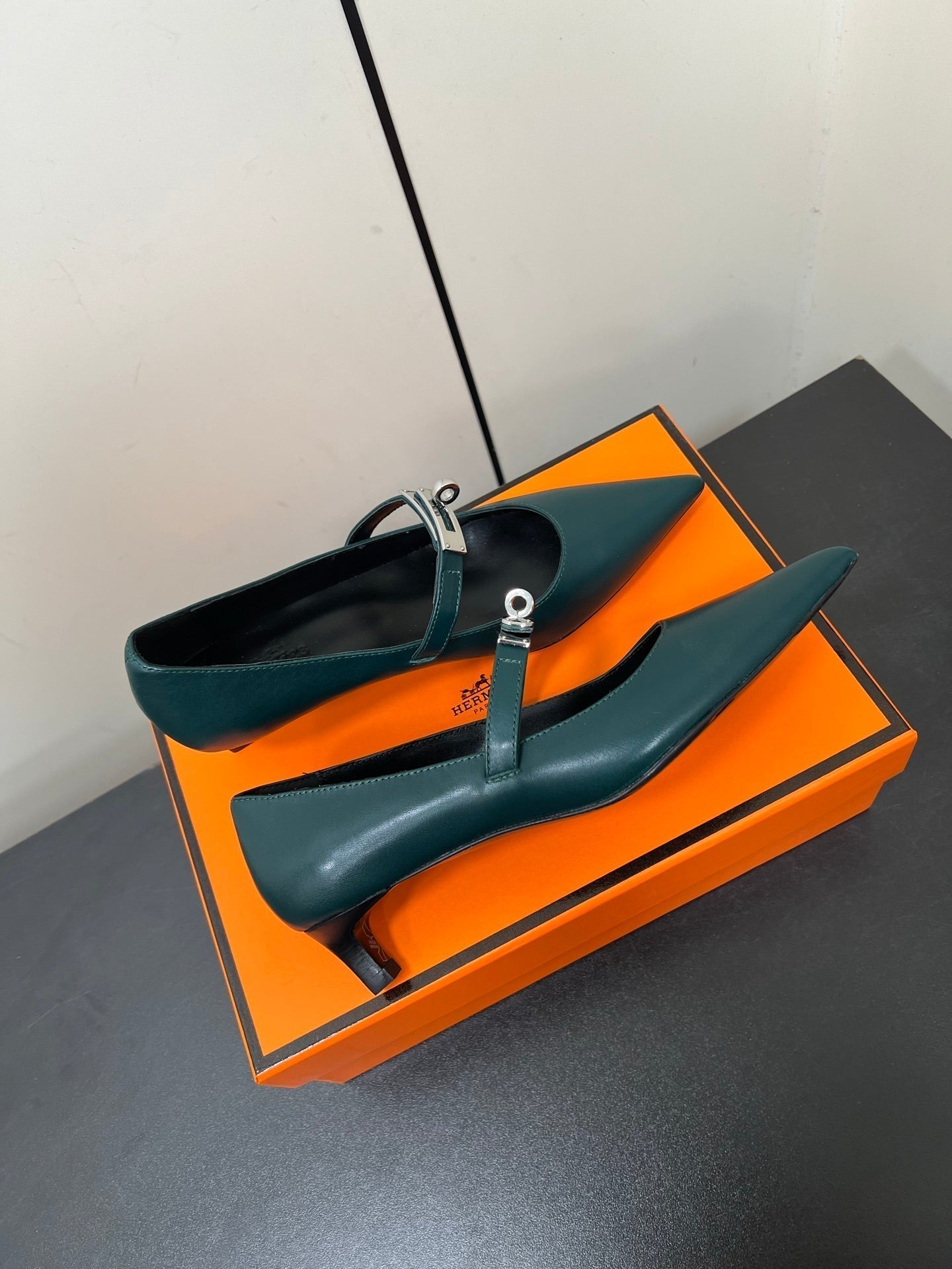 HM 25C Kiara 40 Pump Castleton Green Calfskin 210276