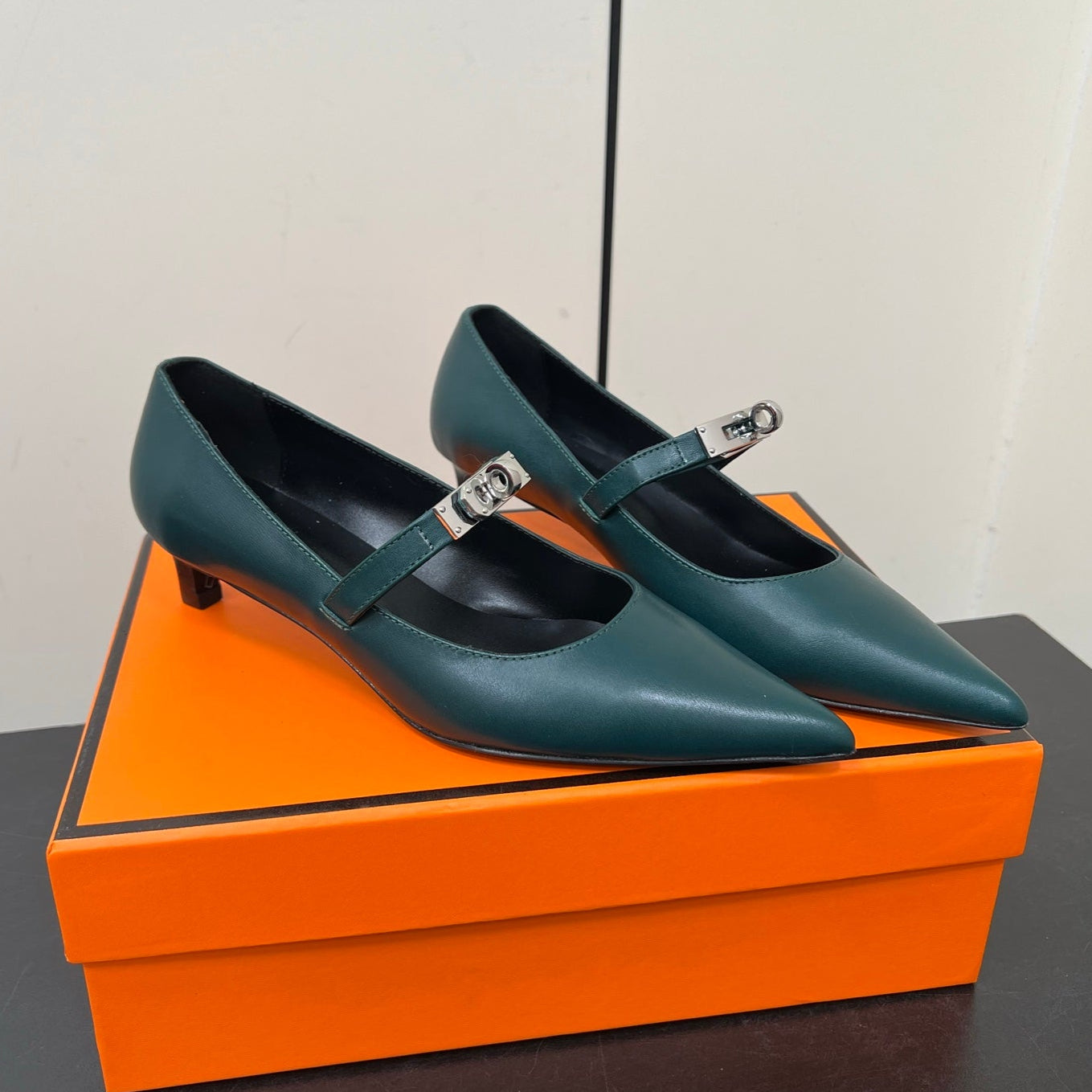 HM 25C Kiara 40 Pump Castleton Green Calfskin 210276