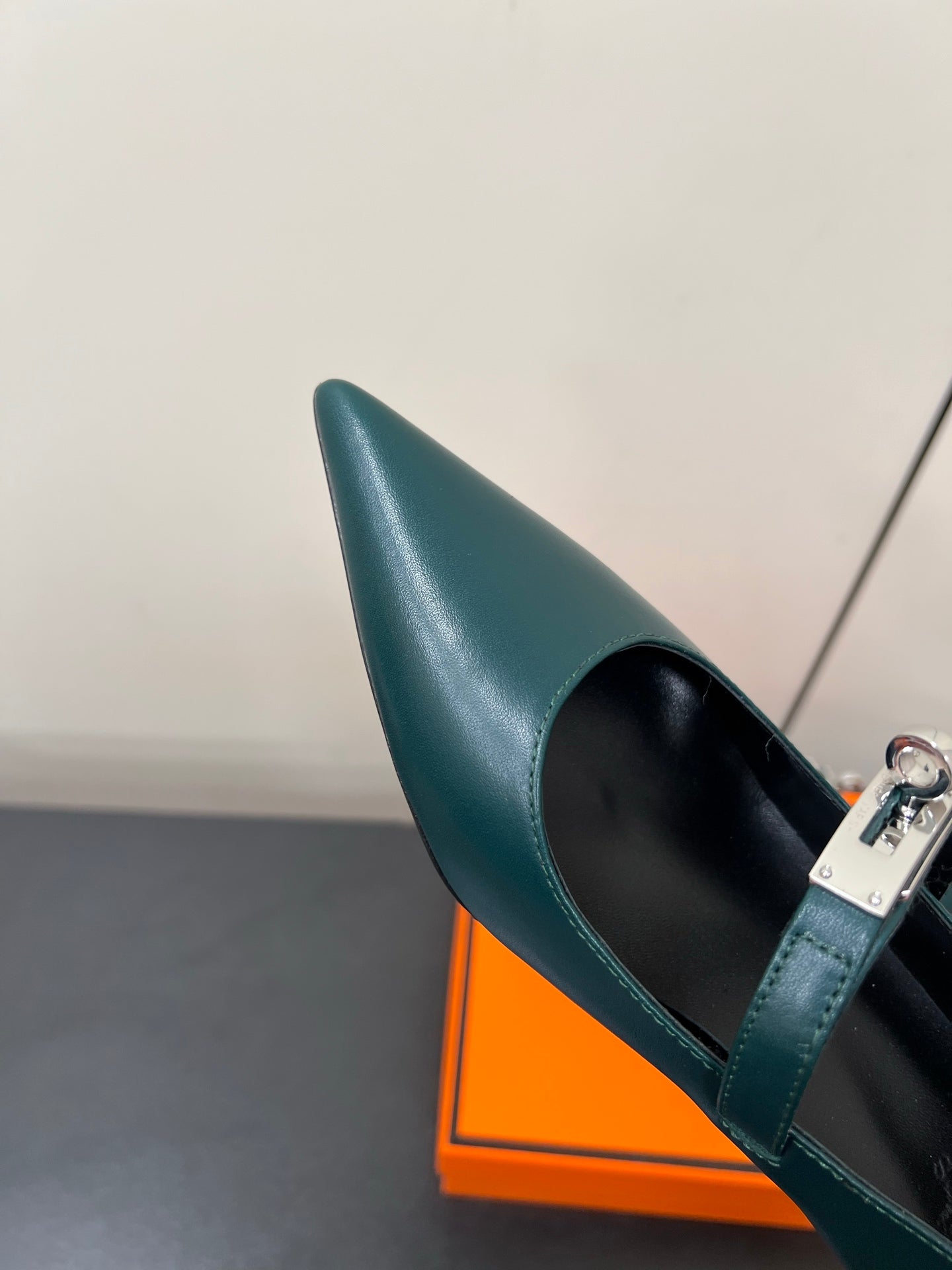 HM 25C Kiara 40 Pump Castleton Green Calfskin 210276