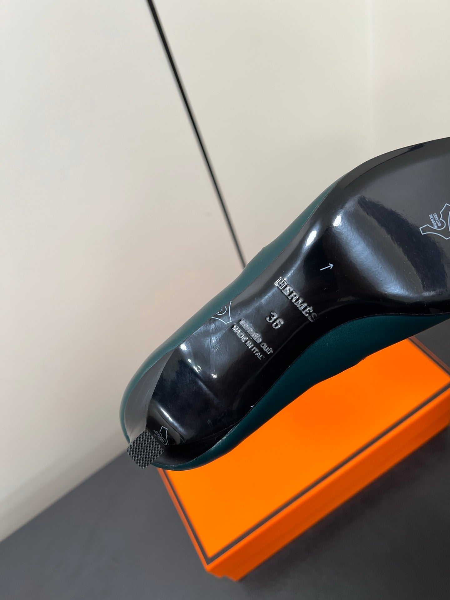 HM 25C Kiara 40 Pump Castleton Green Calfskin 210276