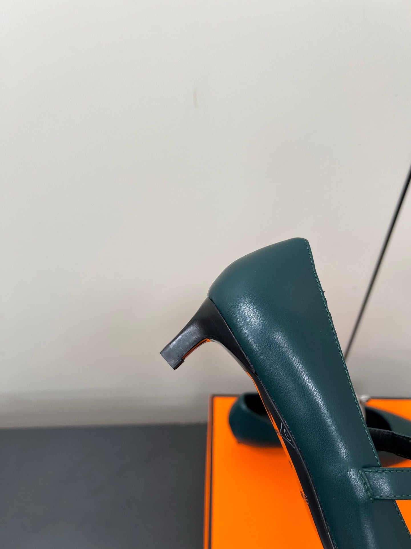 HM 25C Kiara 40 Pump Castleton Green Calfskin 210276