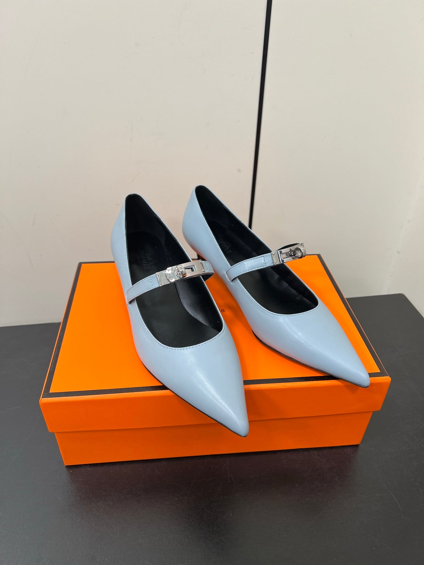 HM 25C Kiara 40 Pump Baby Blue Calfskin 210278