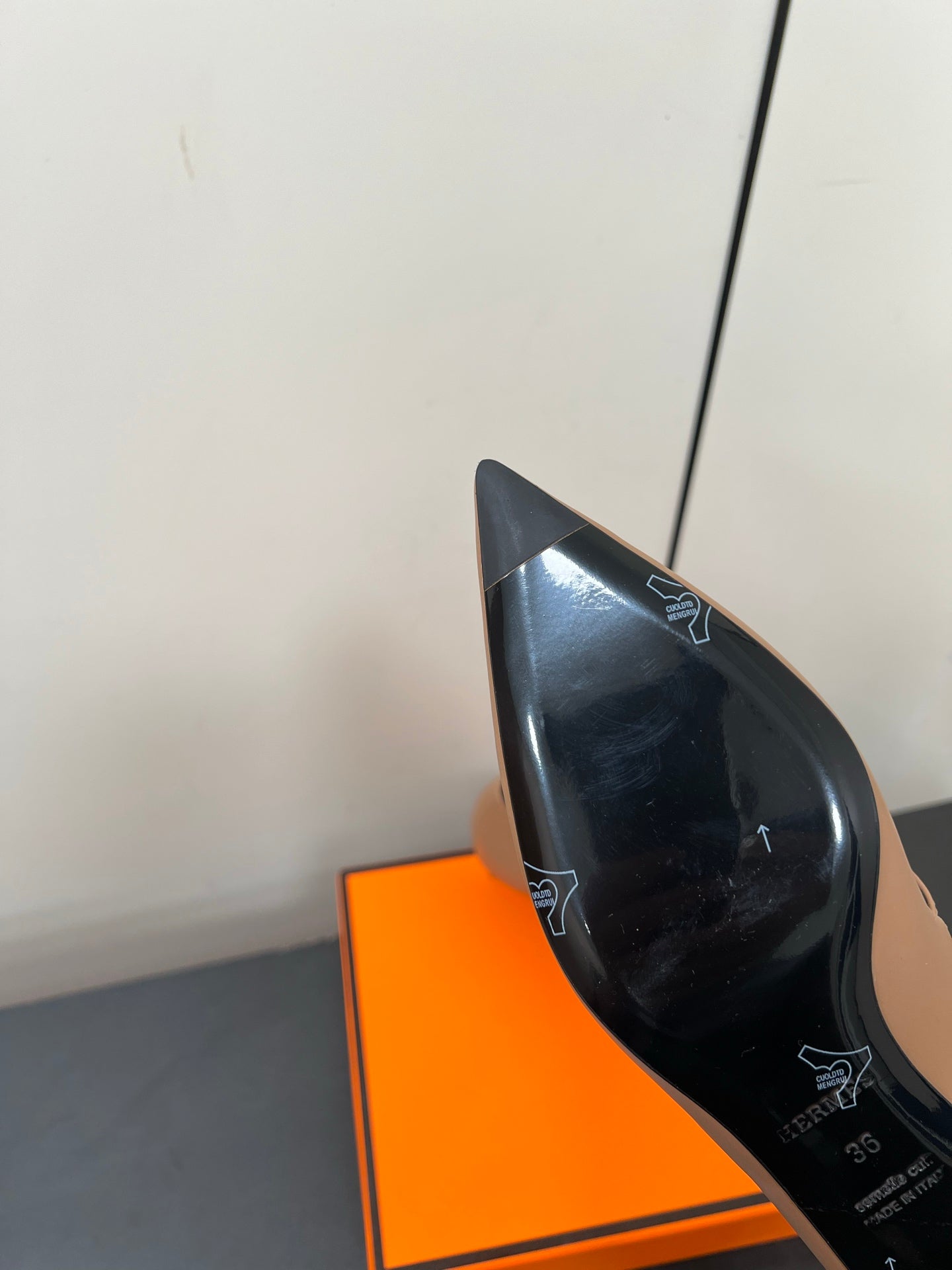 HM 25C Kiara 40 Pump Ash Brown Calfskin 210280