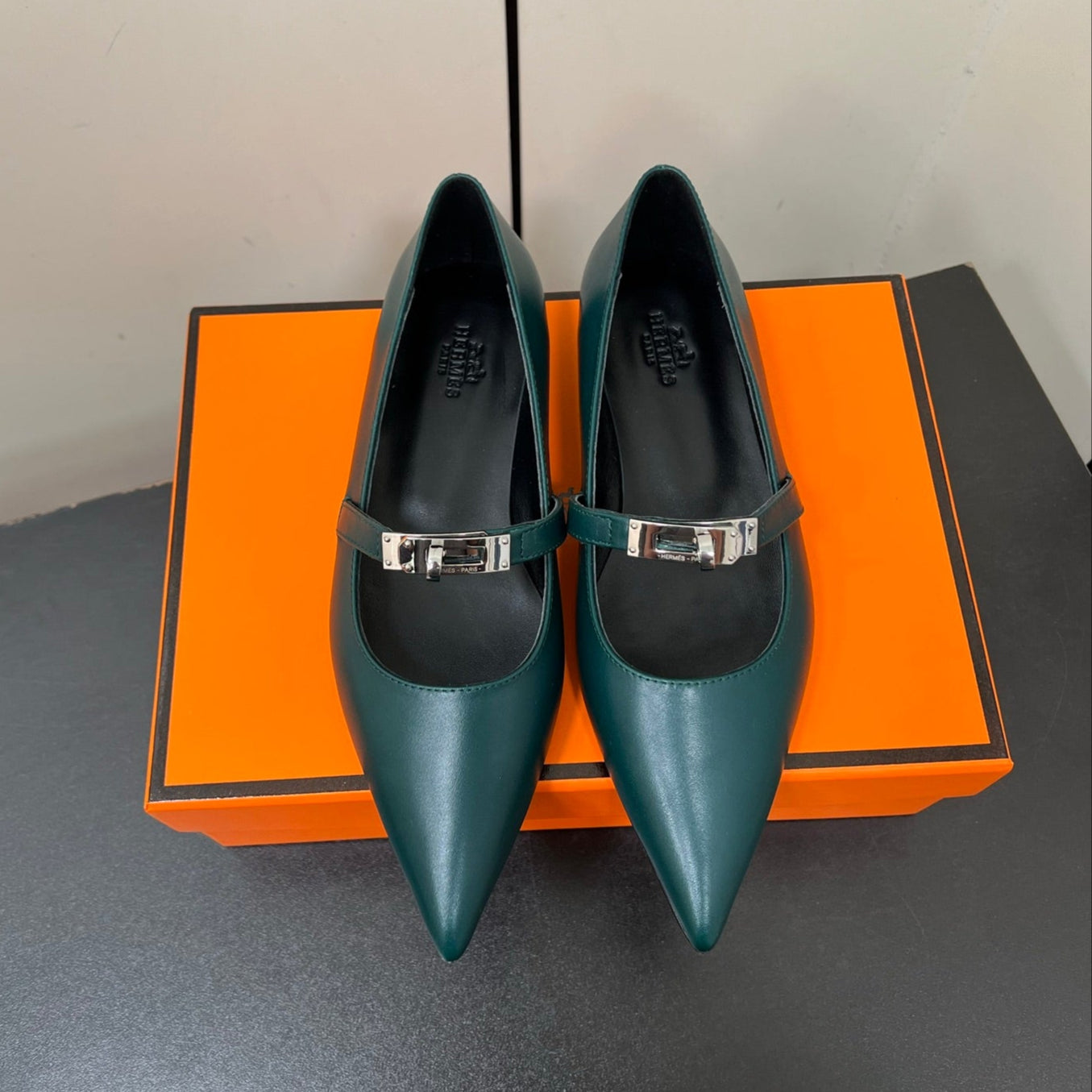 HM 25C Kelly Ballet Flat Castleton Green Calfskin 210294