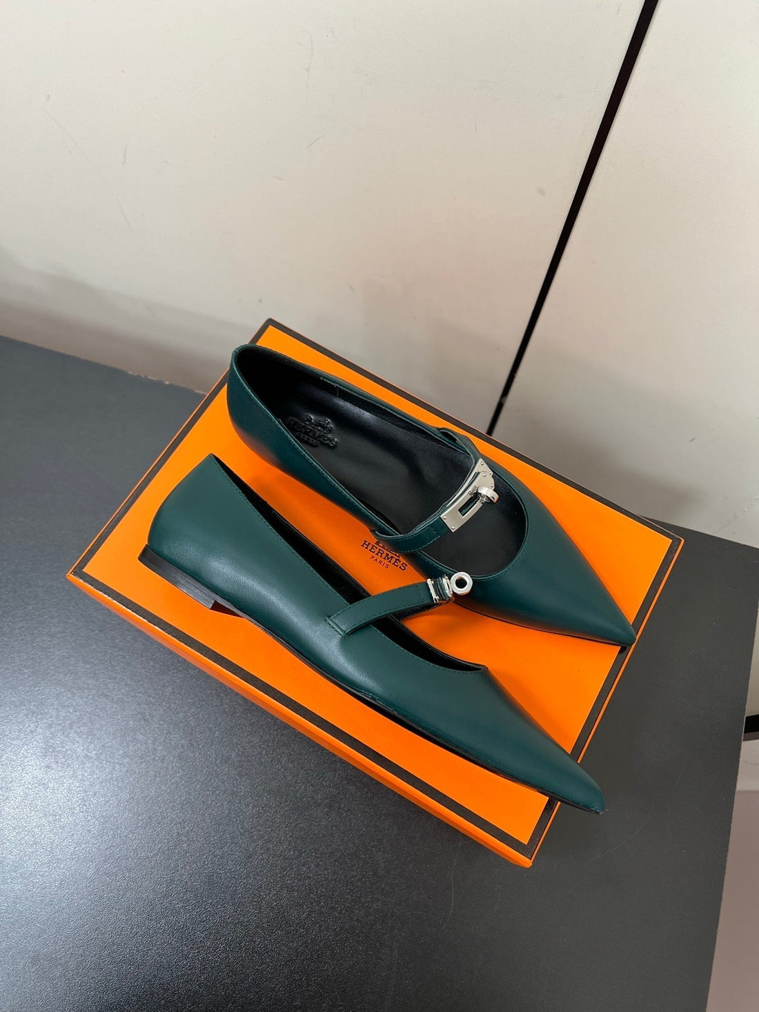 HM 25C Kelly Ballet Flat Castleton Green Calfskin 210294