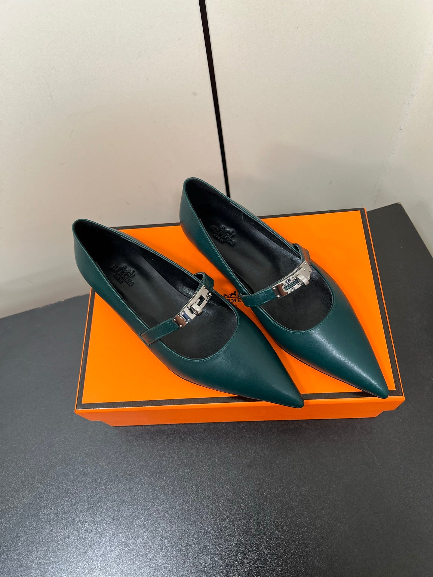 HM 25C Kelly Ballet Flat Castleton Green Calfskin 210294