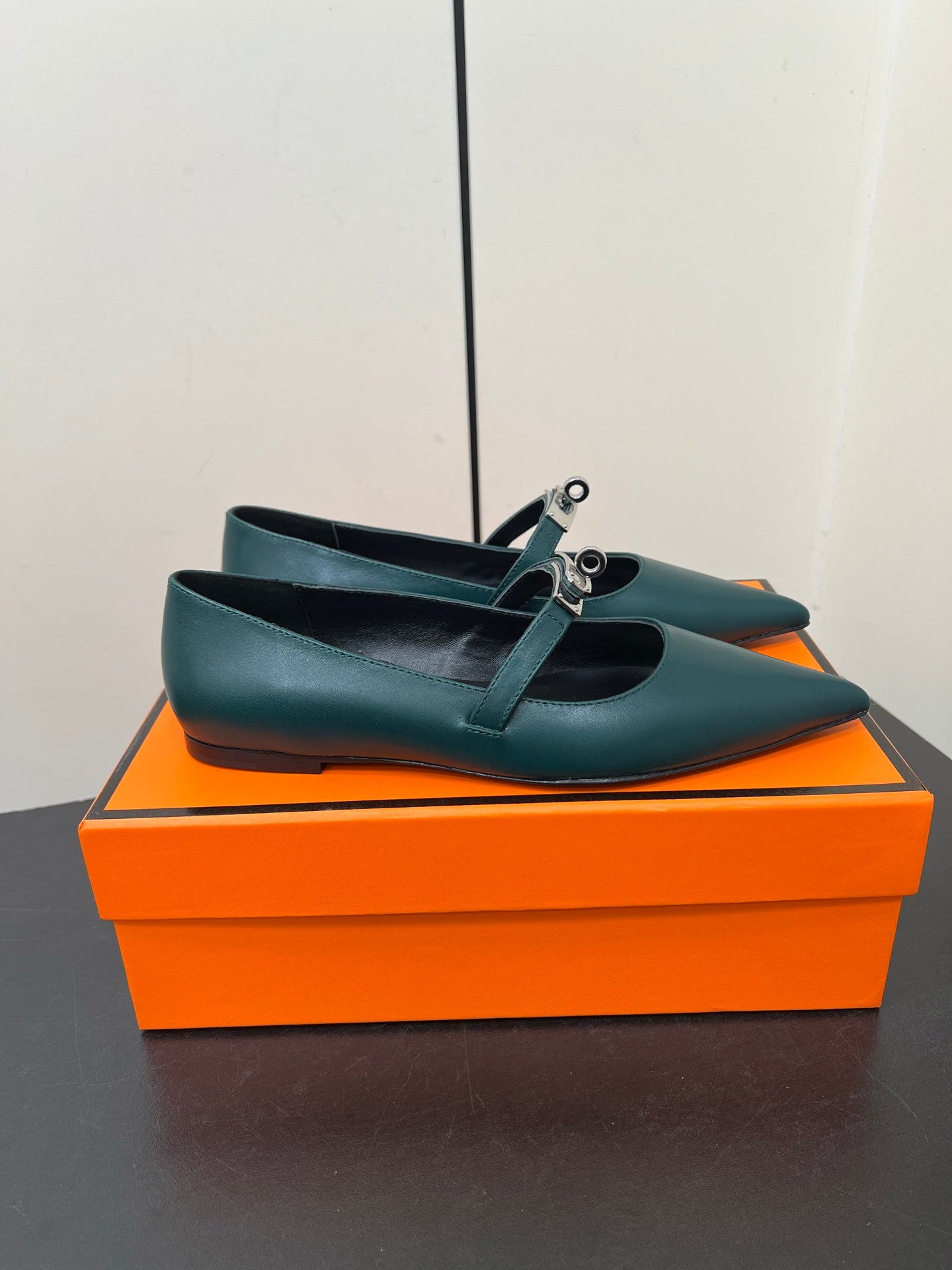 HM 25C Kelly Ballet Flat Castleton Green Calfskin 210294