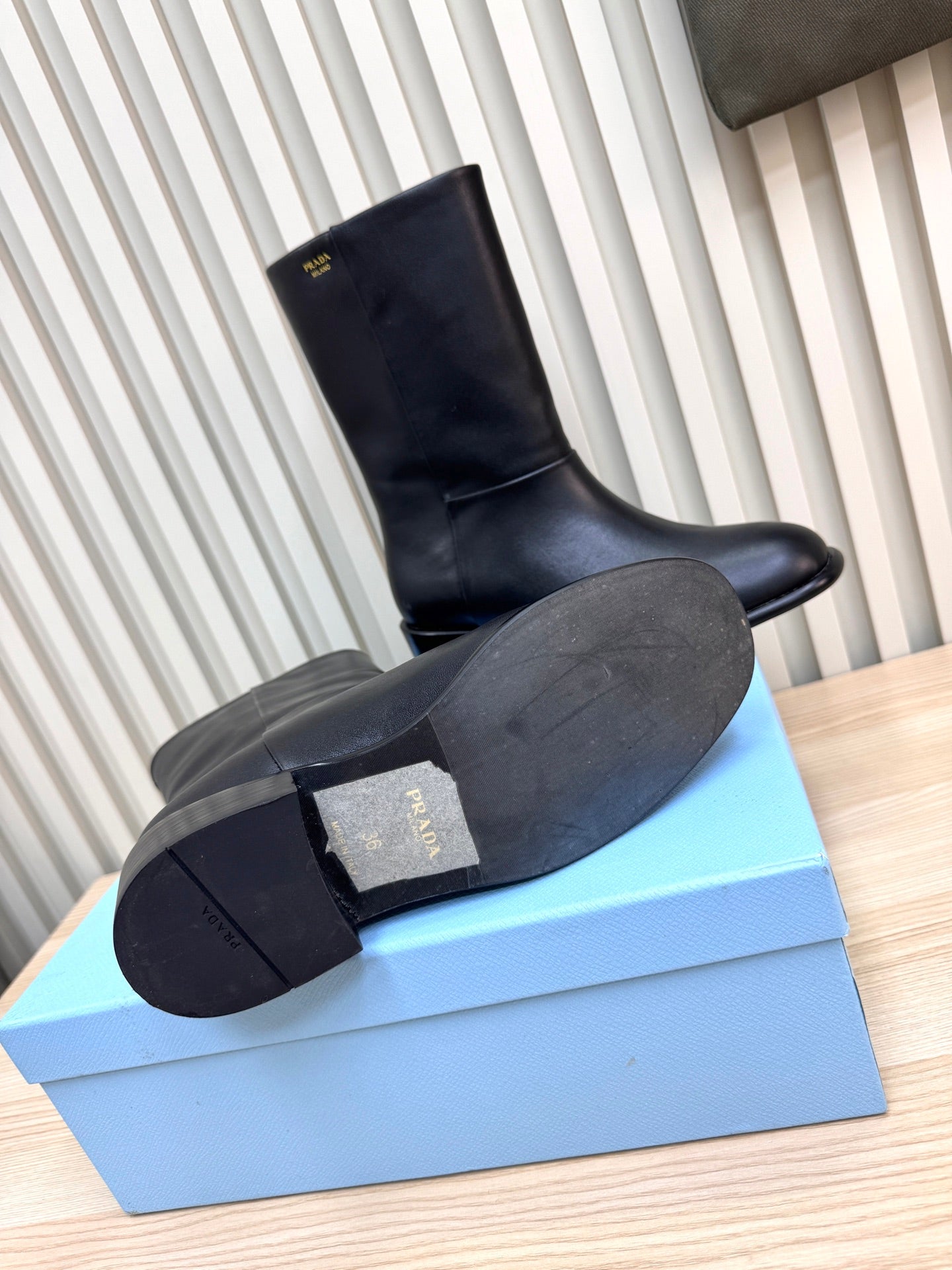 PRA latest mid-length boots black sheepskin 443659