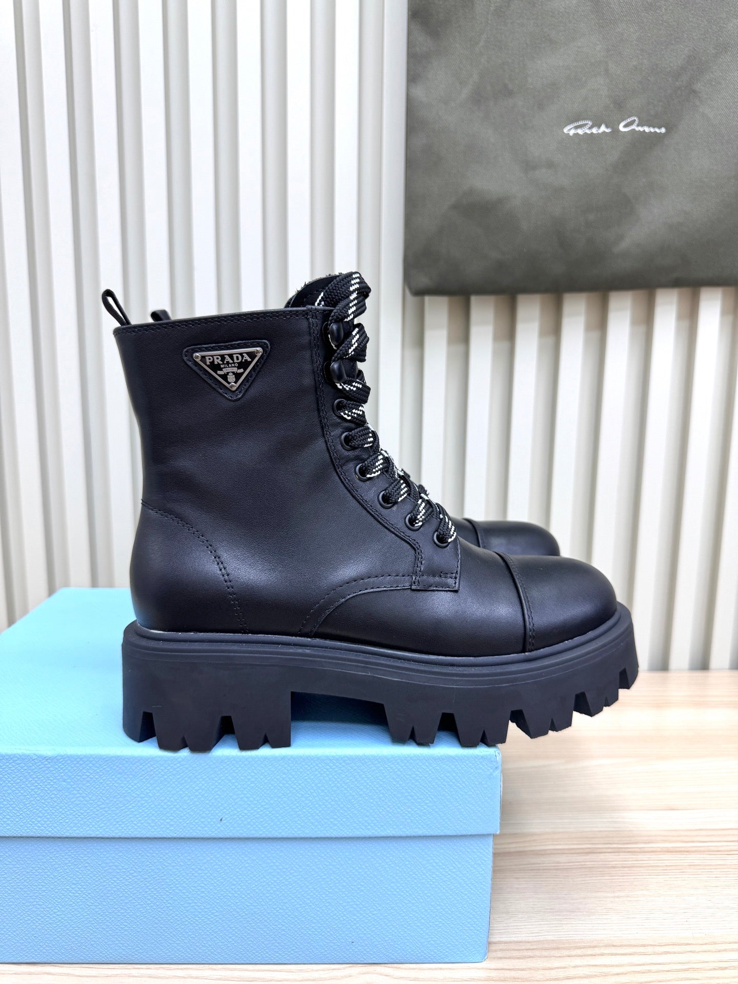 PRA Martin boots black sheepskin 443670